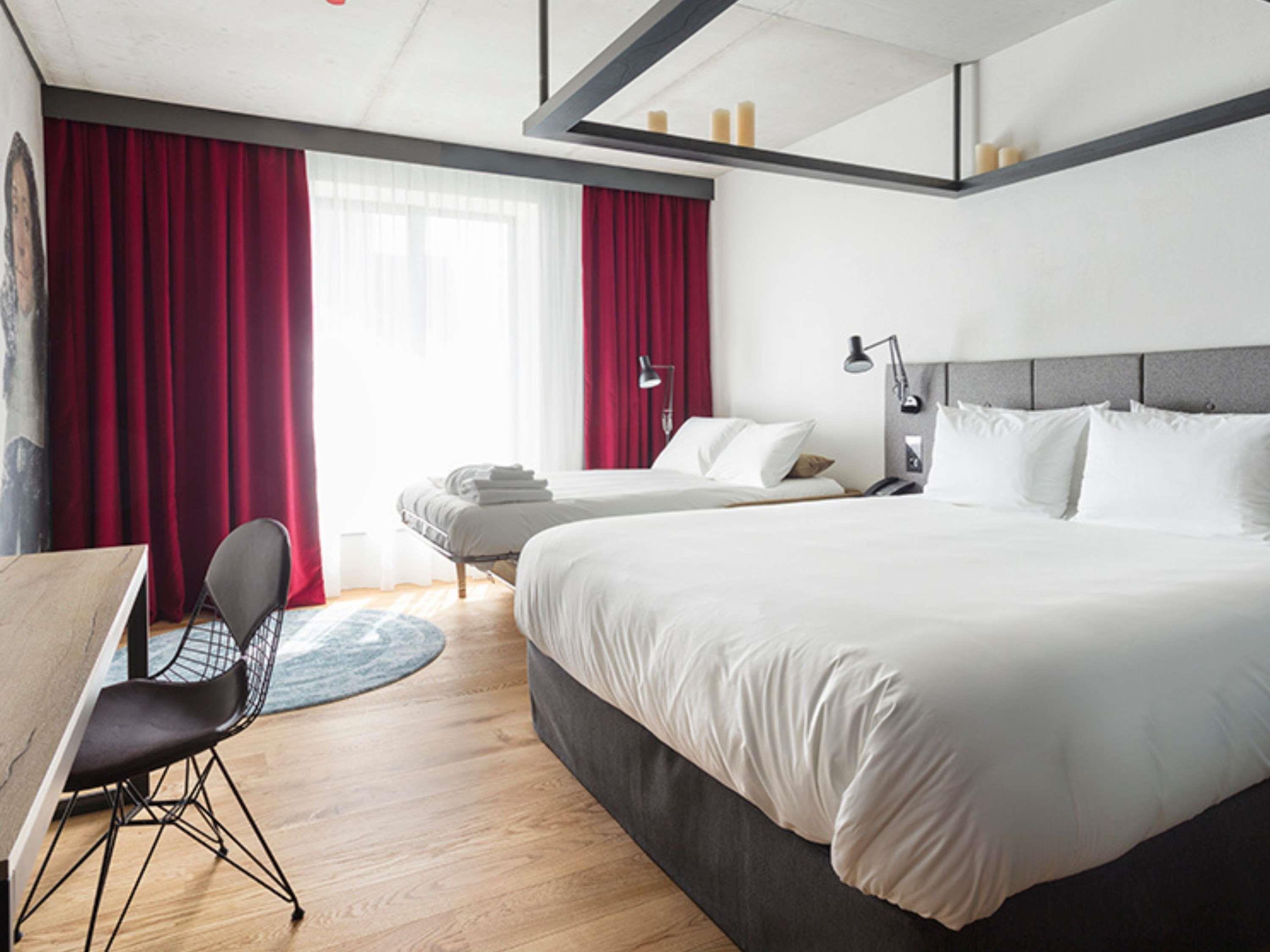 Family Room Classic Queen Bed