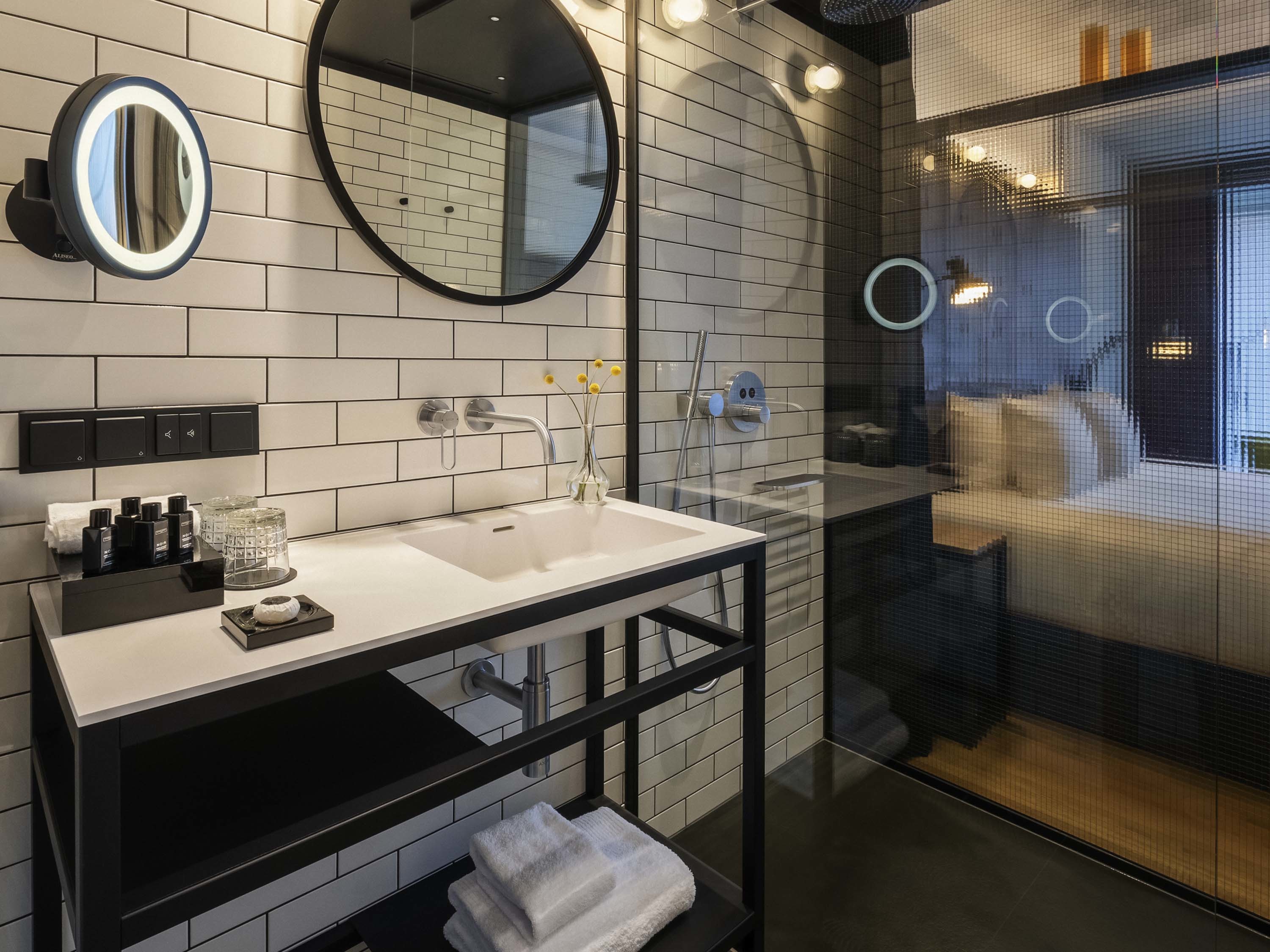 Double Deluxe King Bed