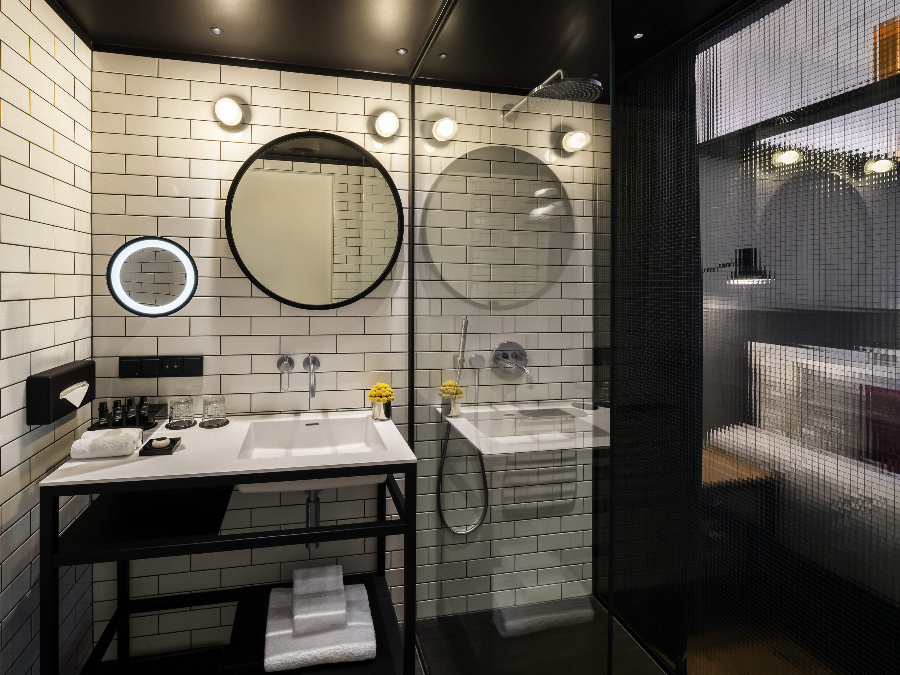 Family Room Classic Queen Bed