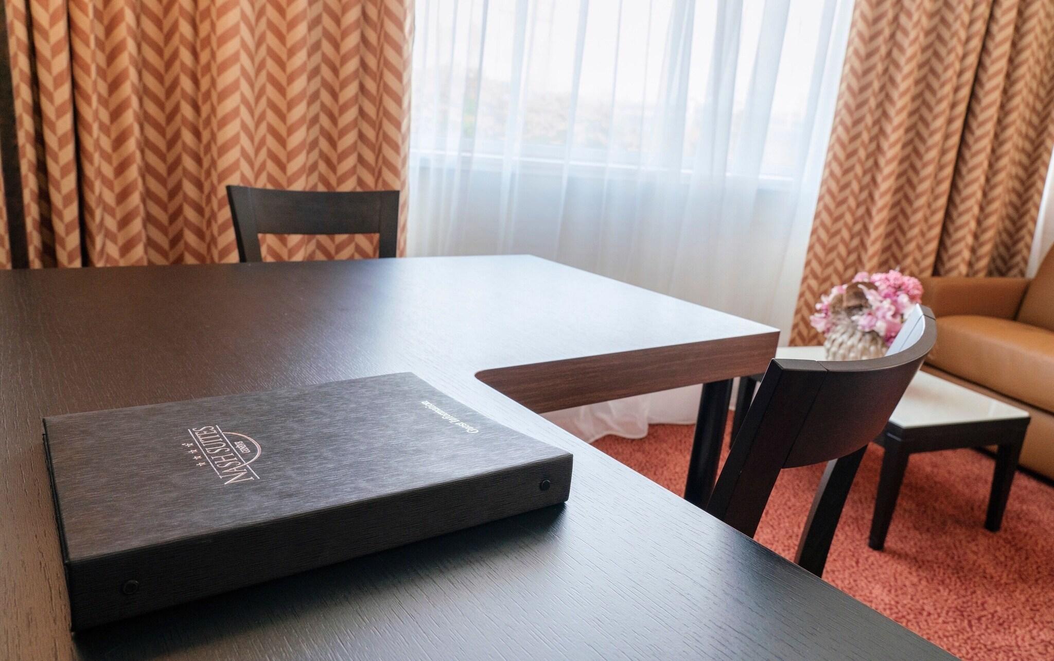 Suite Queen Size Bed