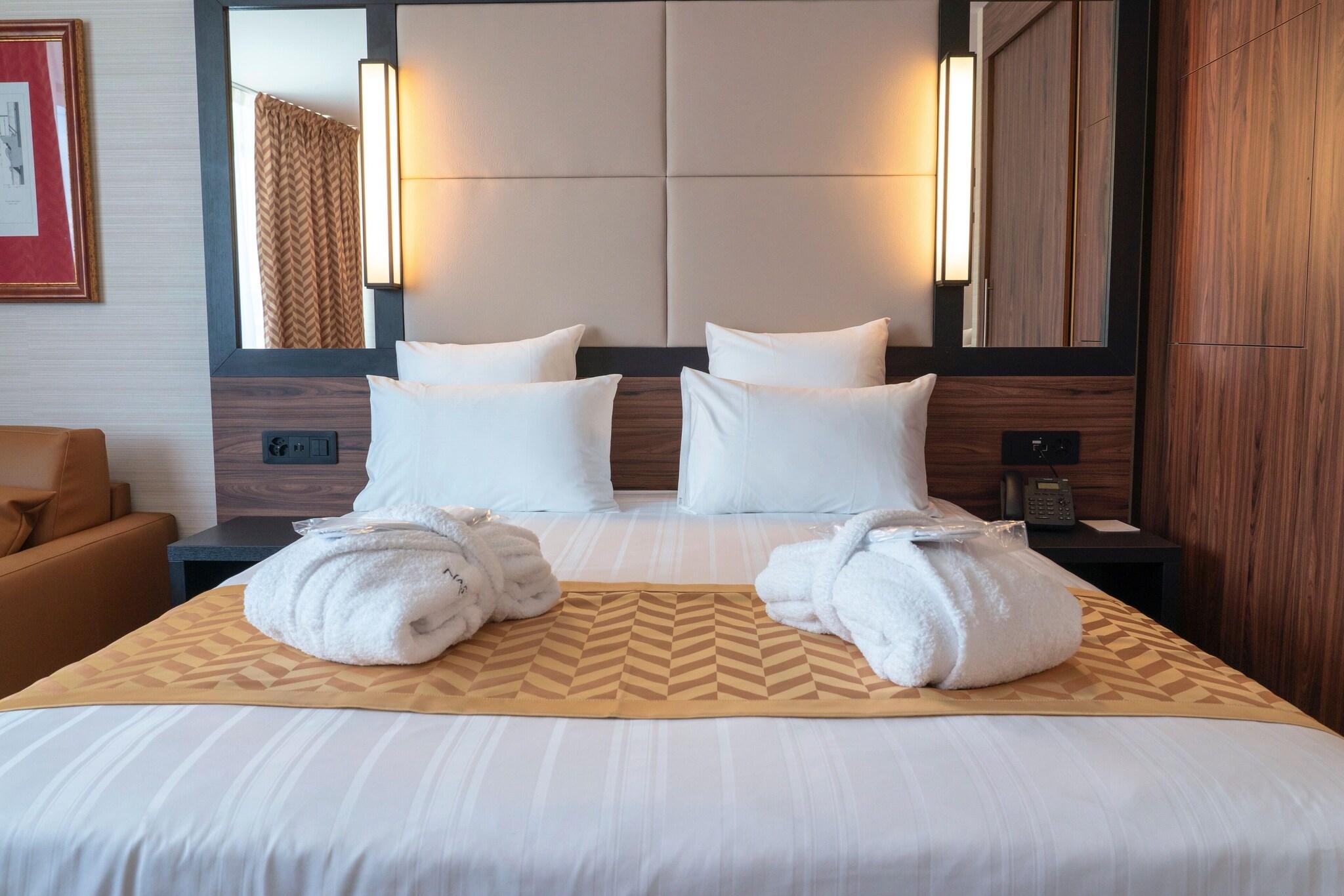 Suite Queen Size Bed