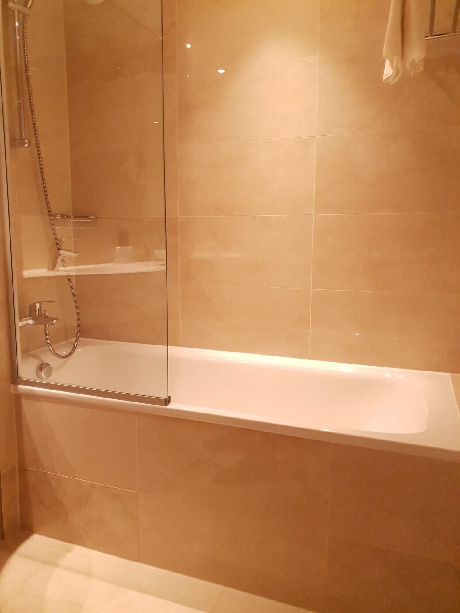 Suite Queen Size Bed