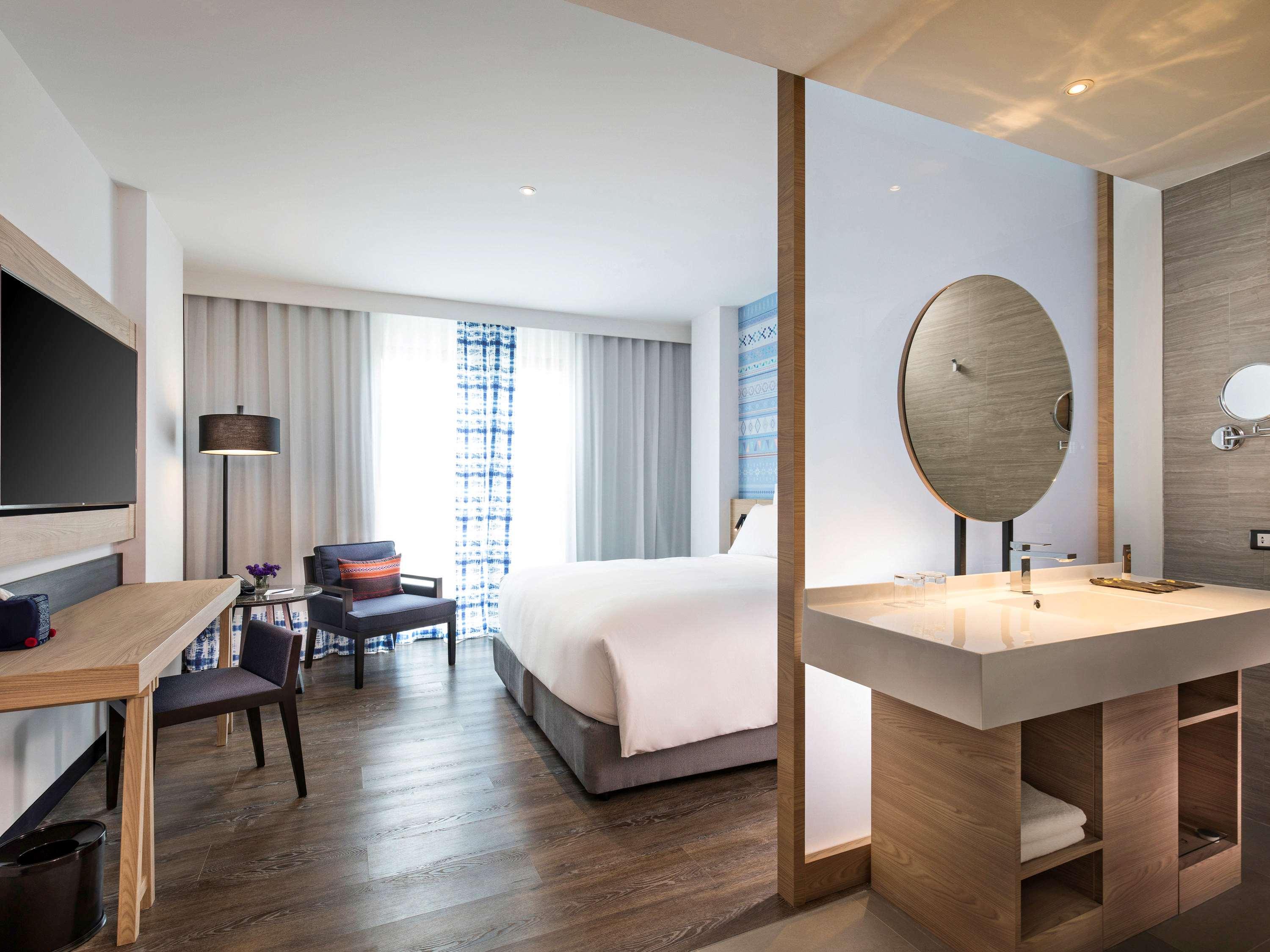 Double Deluxe King Bed