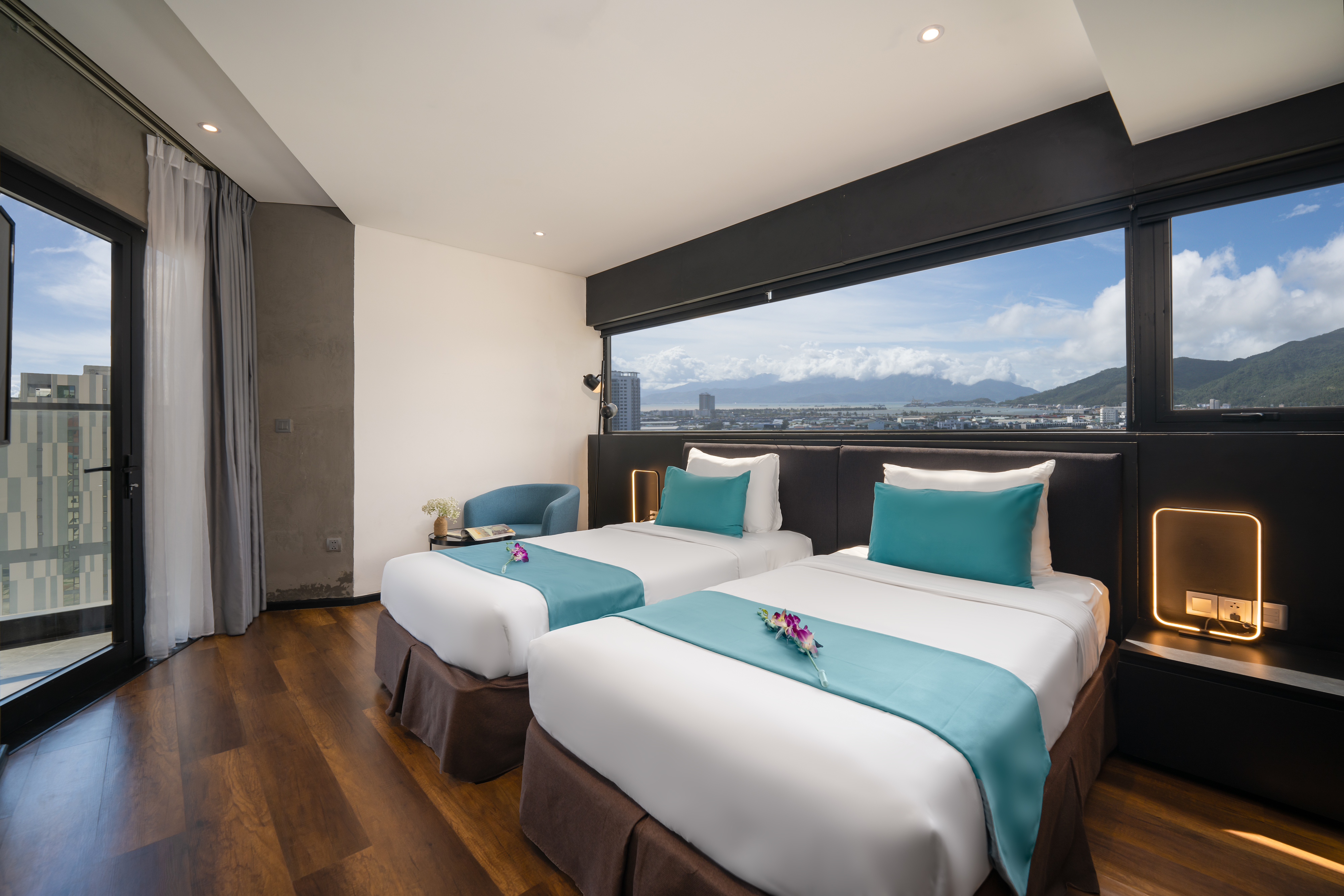 Twin Deluxe City View