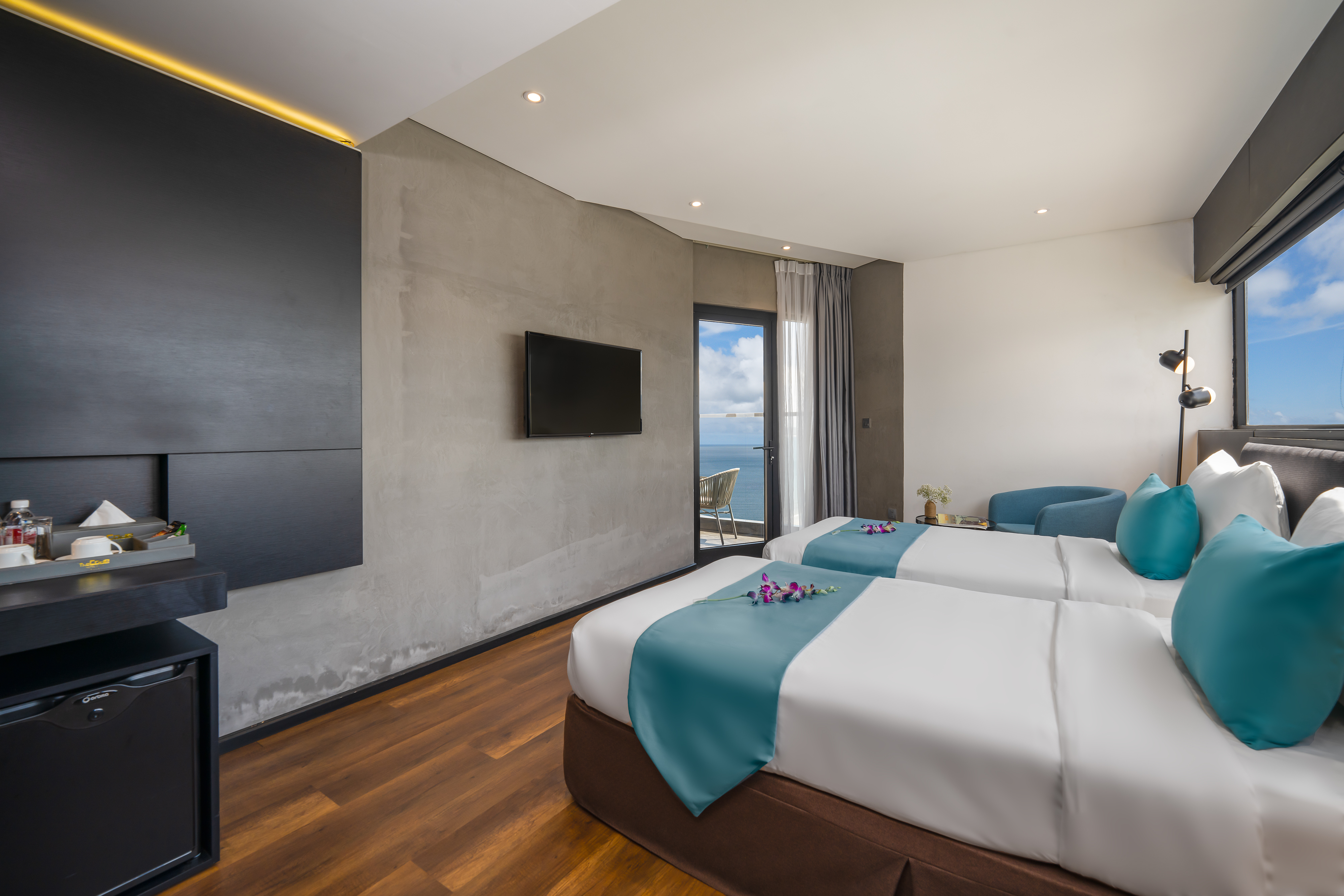 Twin Deluxe City View