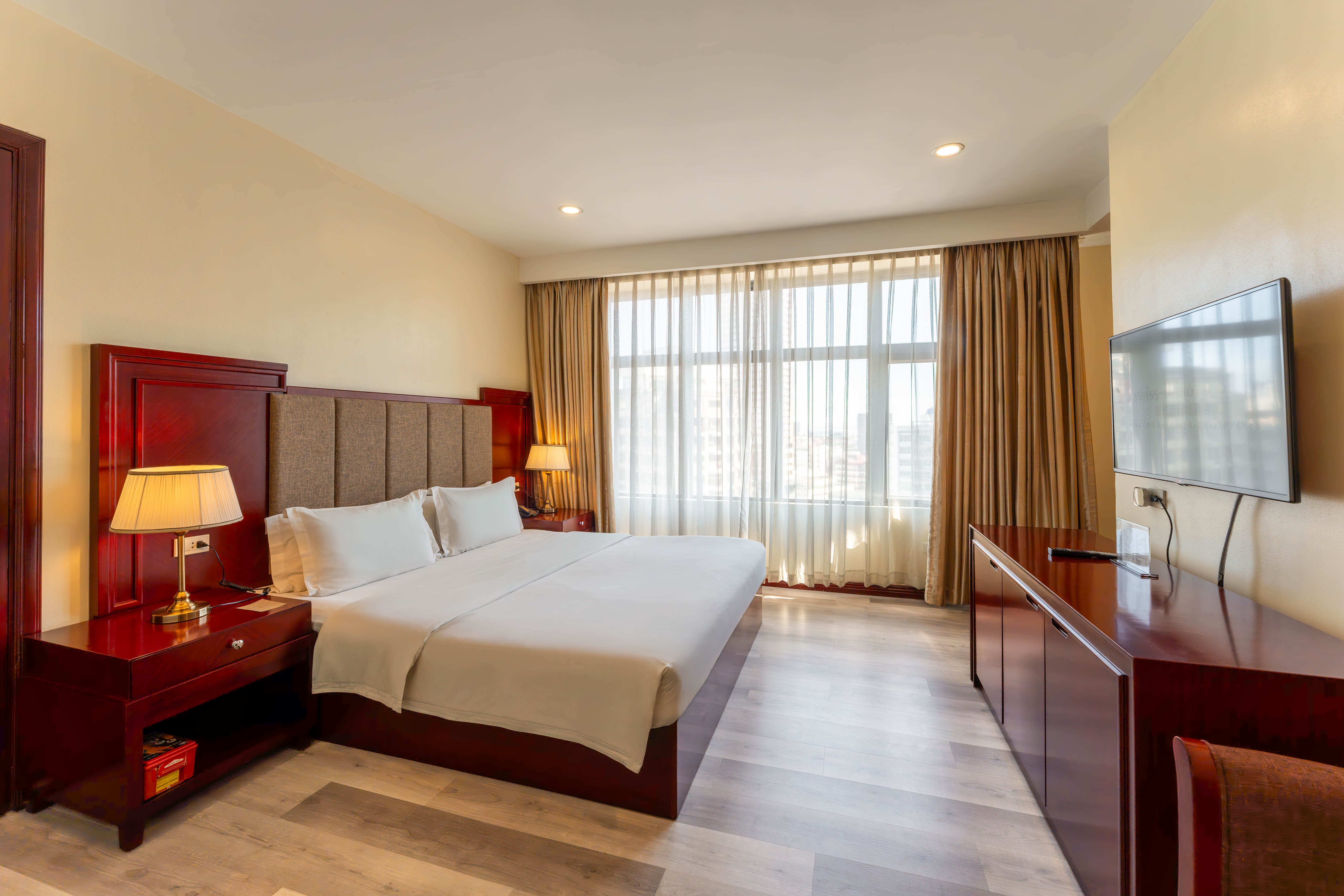 Double Deluxe King Bed