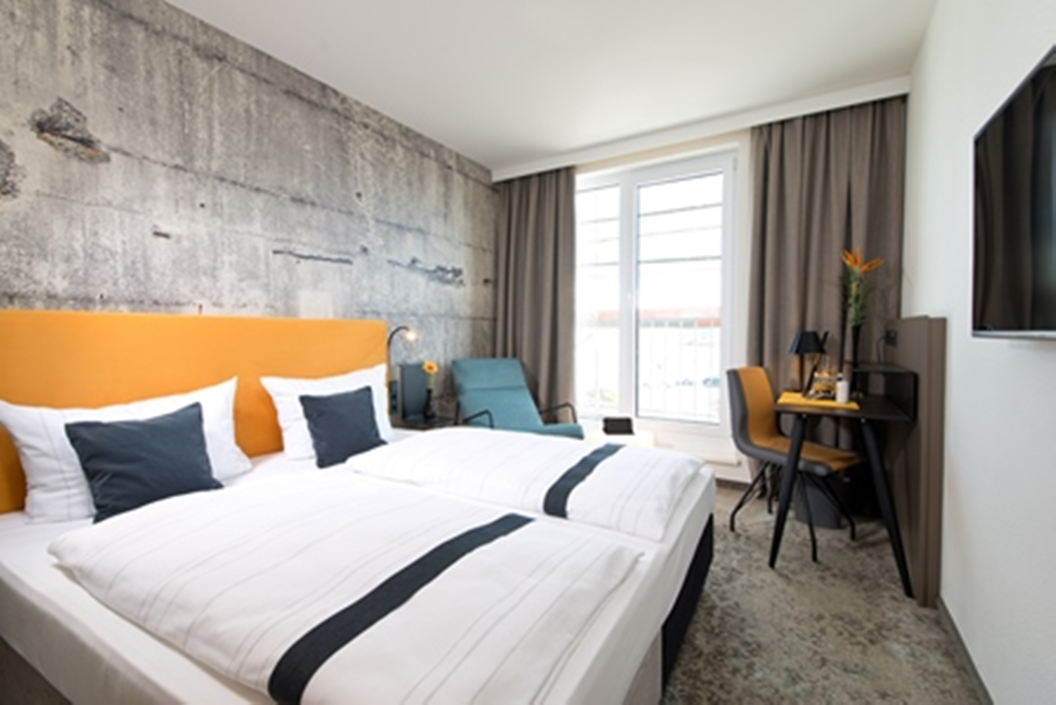 Double Business King Bed