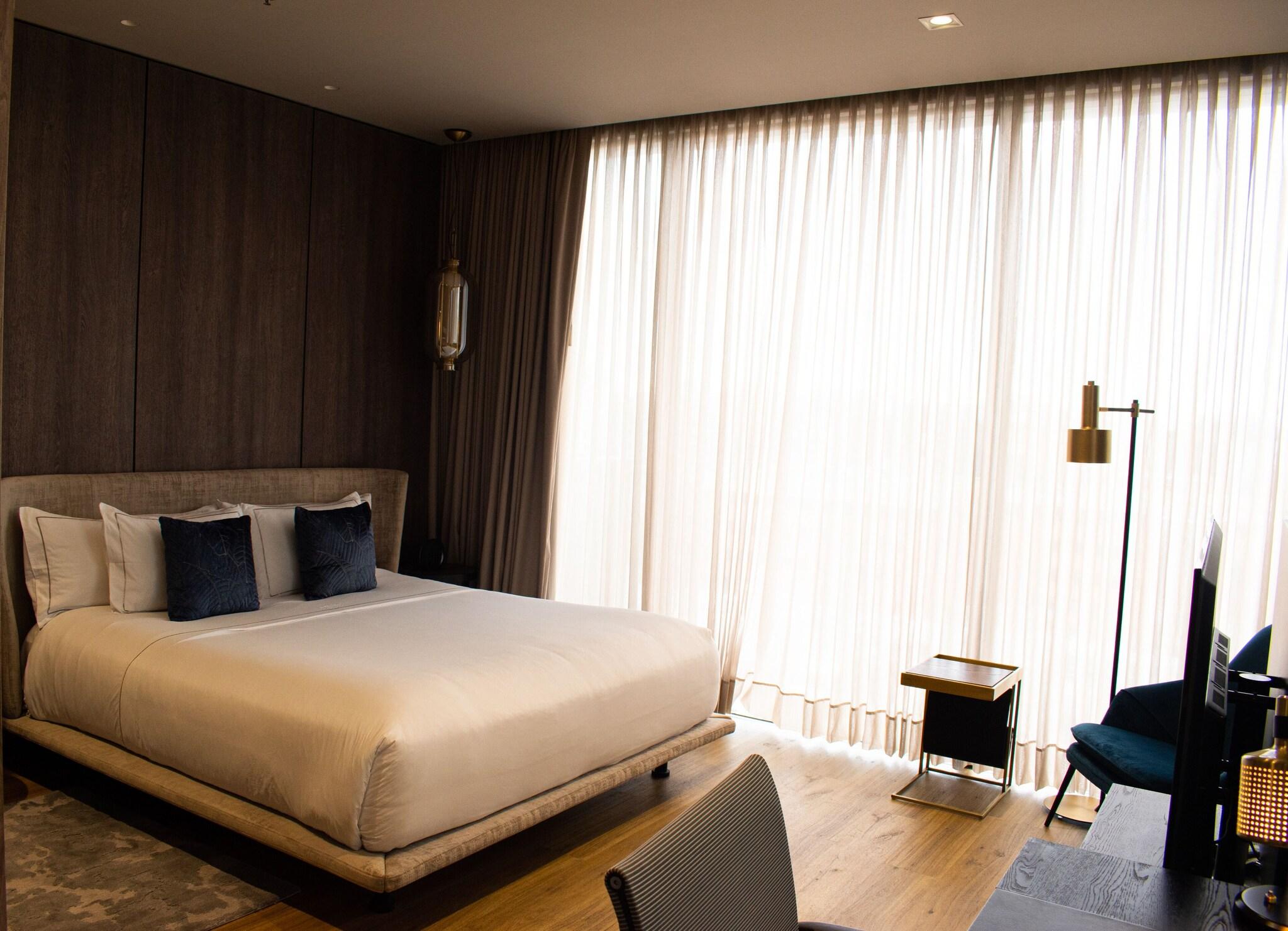 Apartment King Size Bed