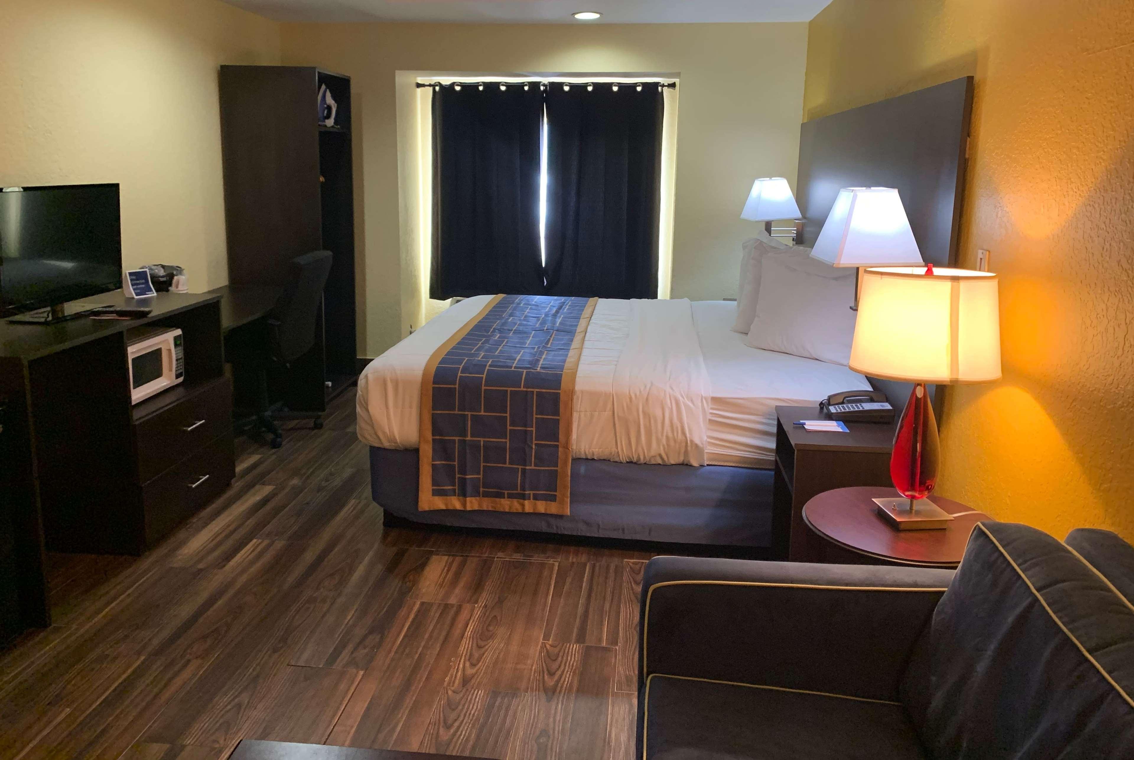 Room Queen Bed Non Smoking