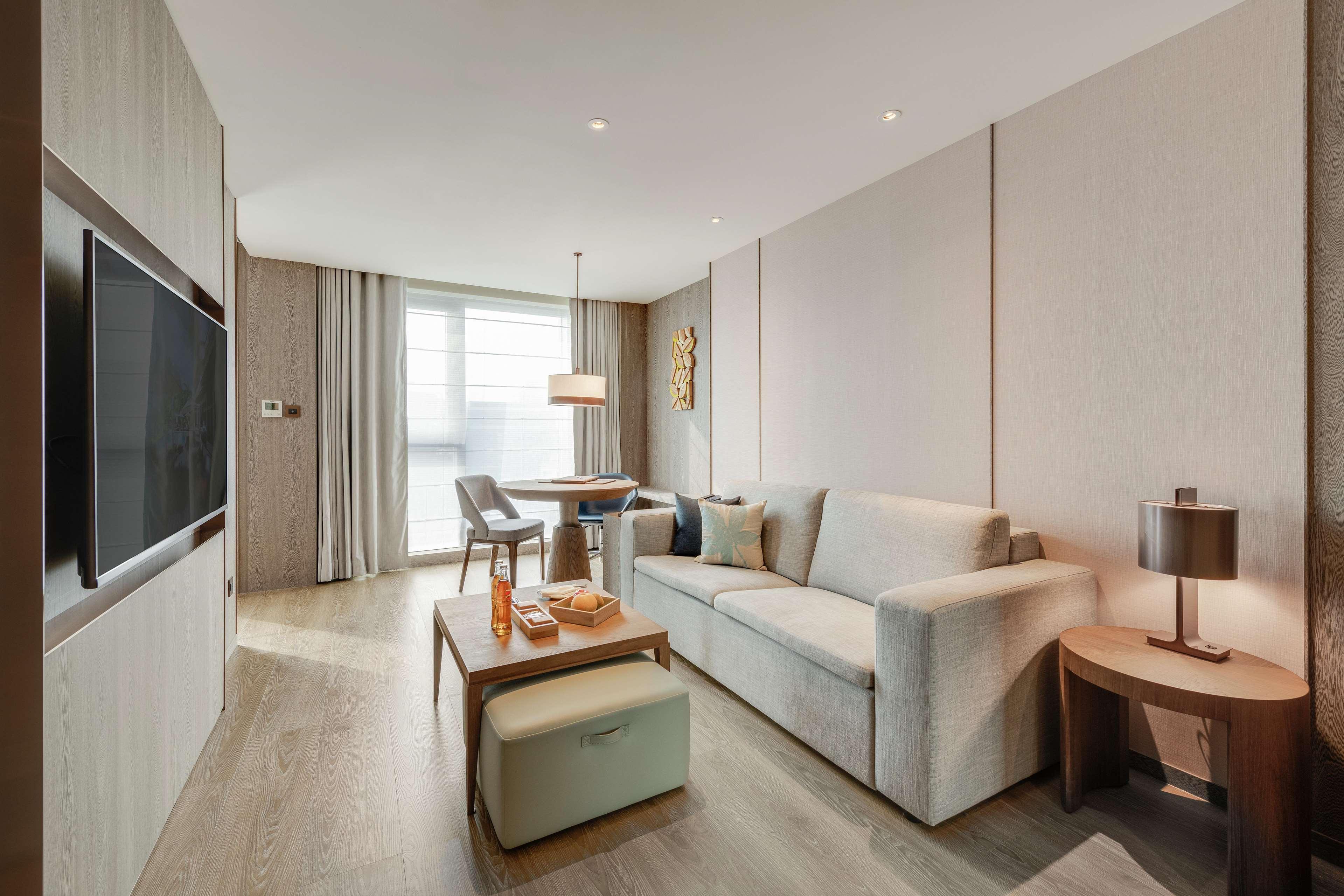 Suite Deluxe King Bed