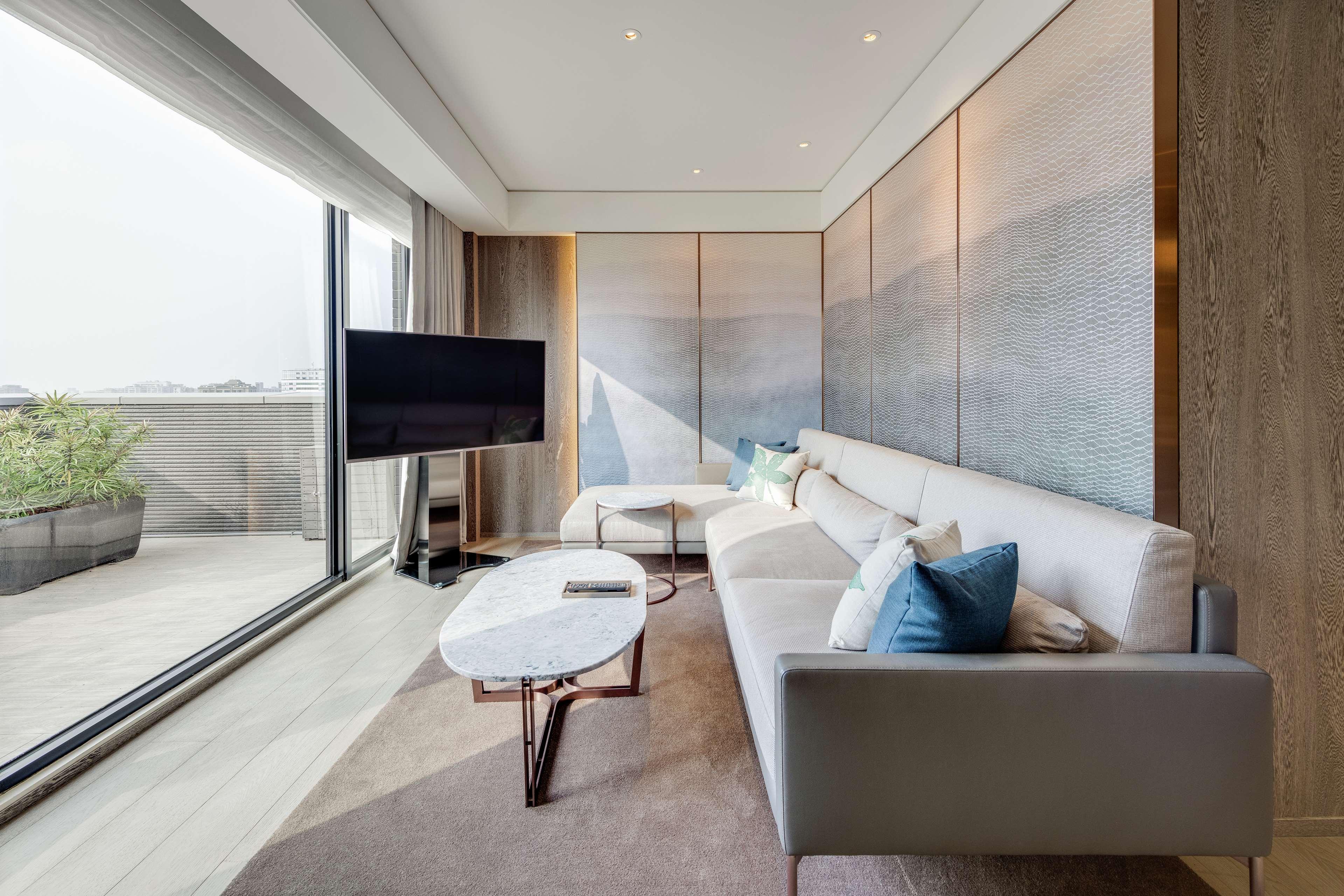 Suite Deluxe King Bed