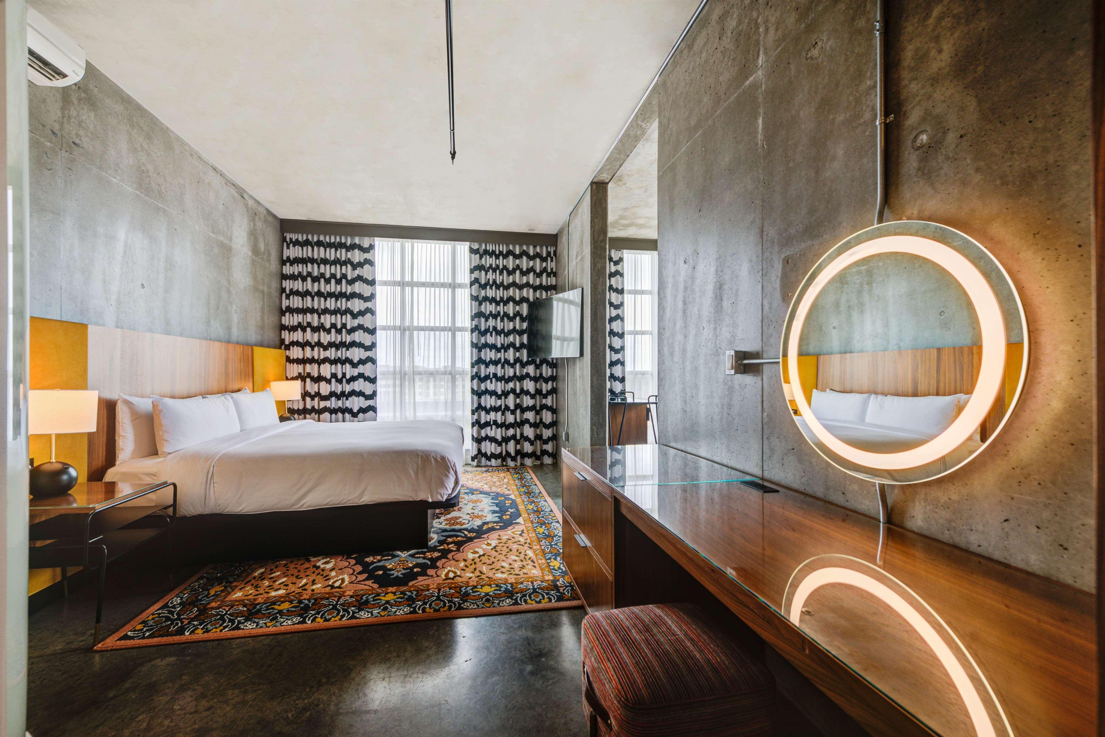 Suite King Size Bed