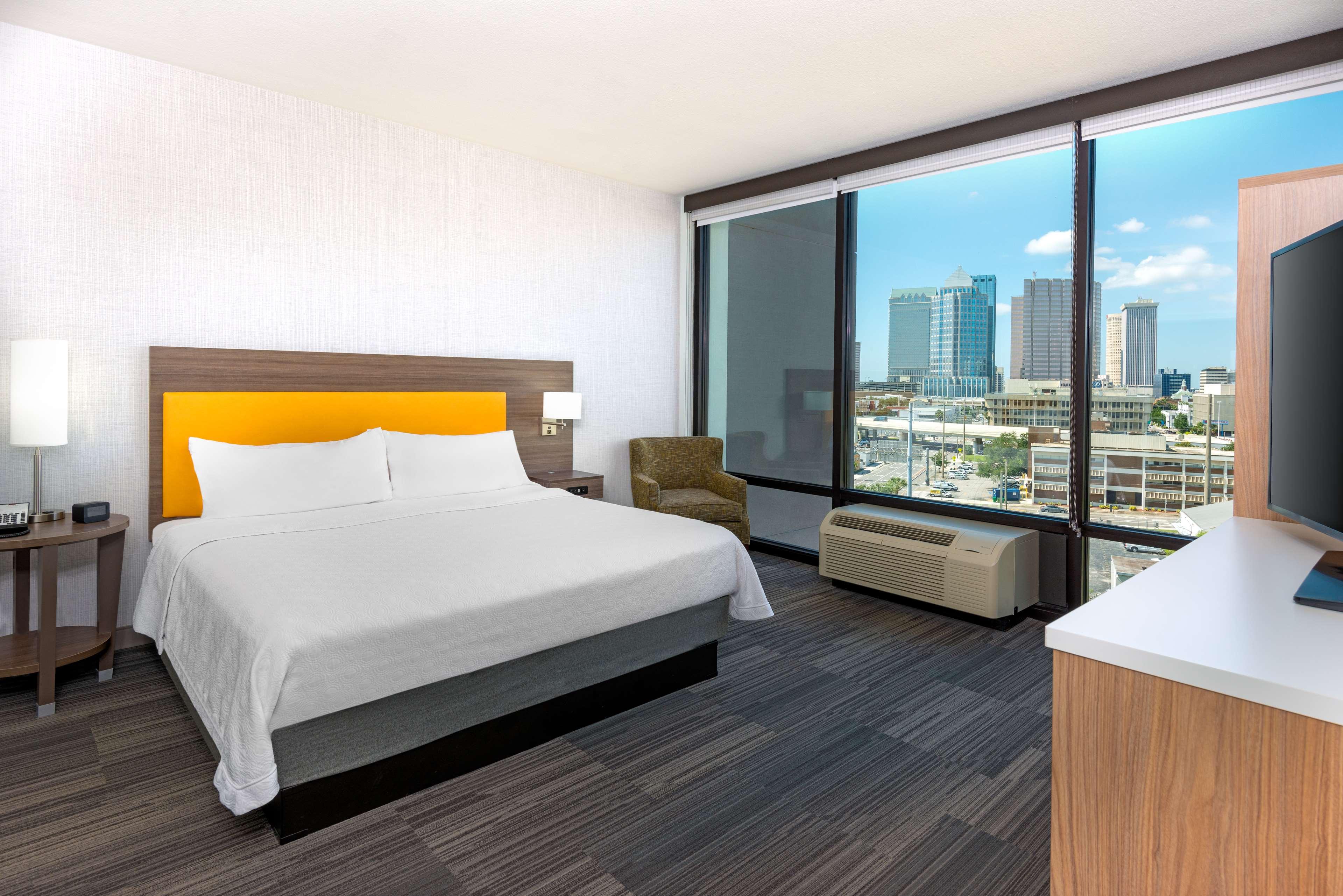 Suite City View King Bed