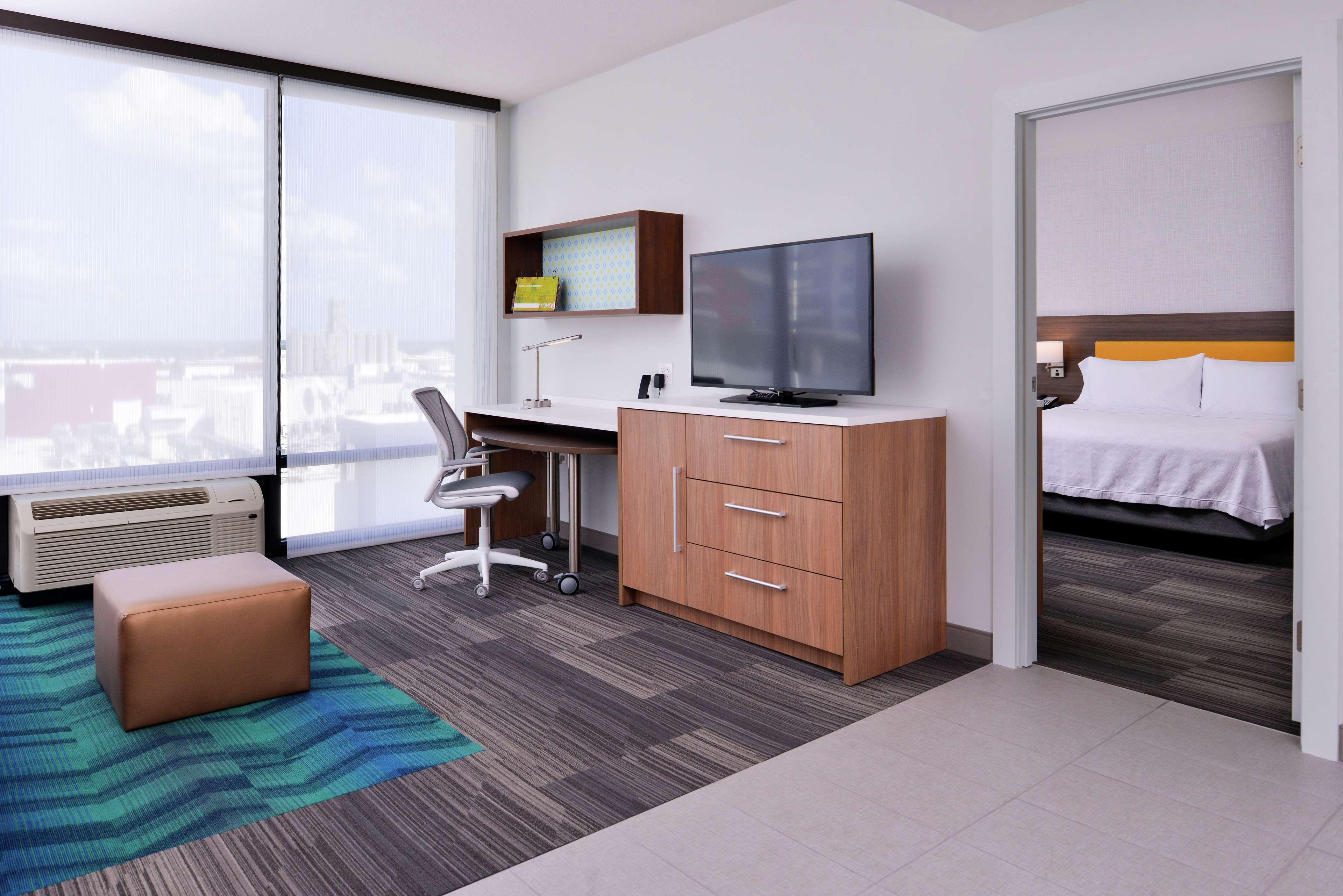 Suite City View King Bed