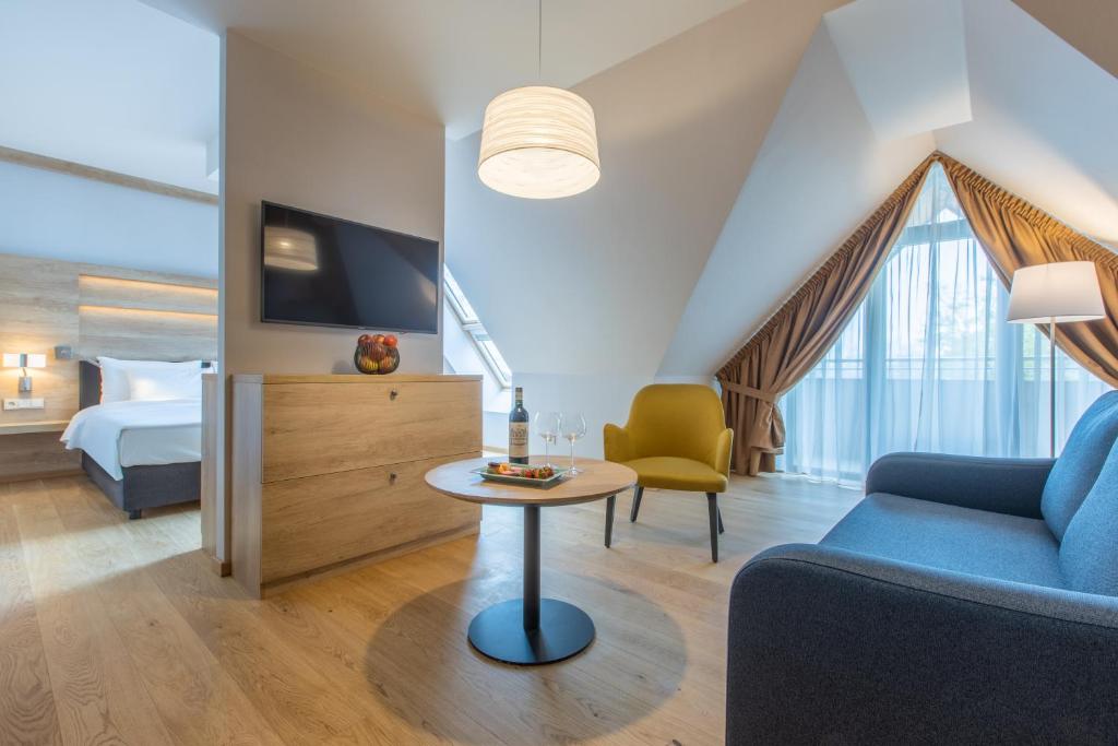 Junior Suite Mountain View