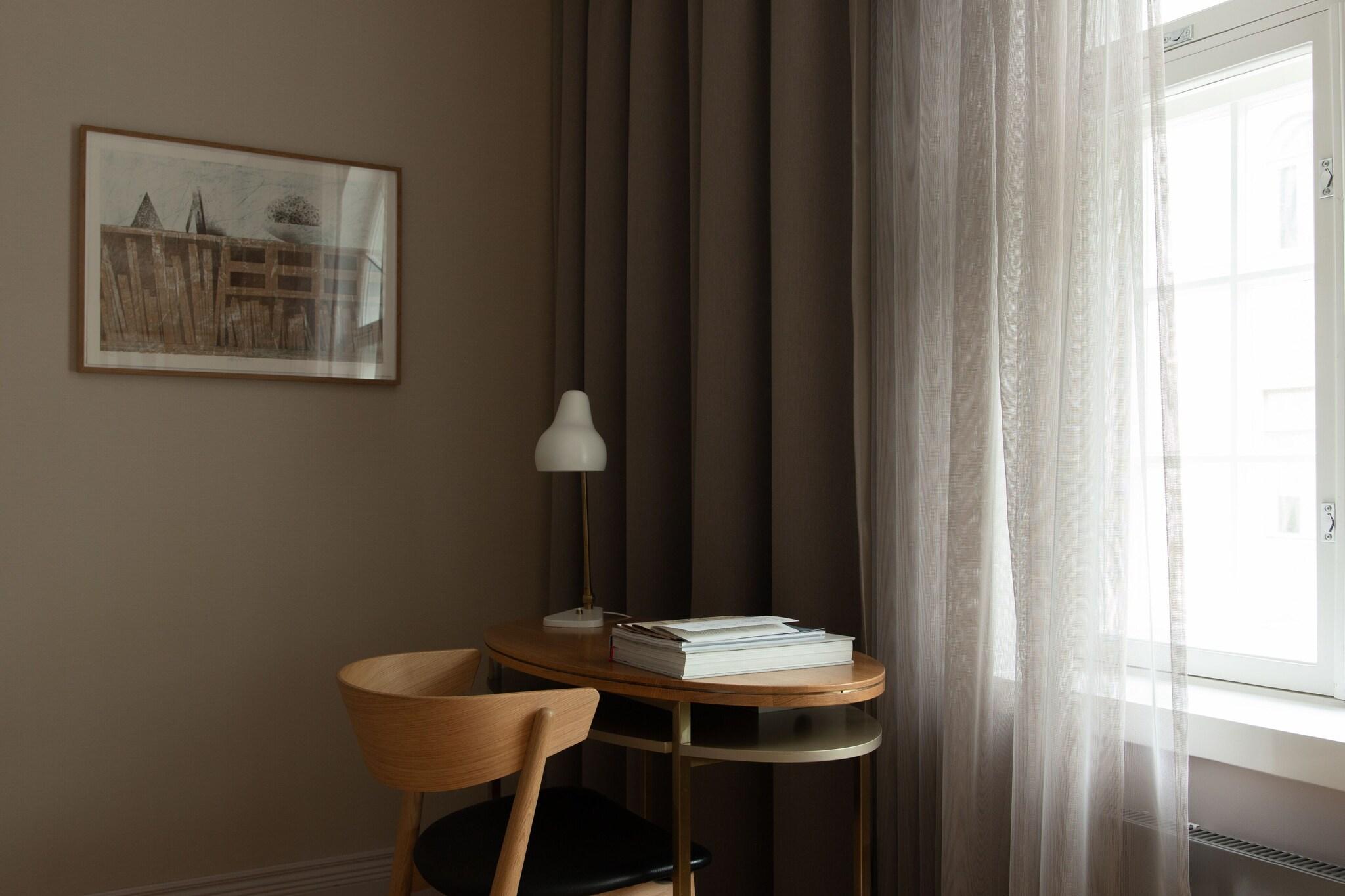 Studio King Size Bed