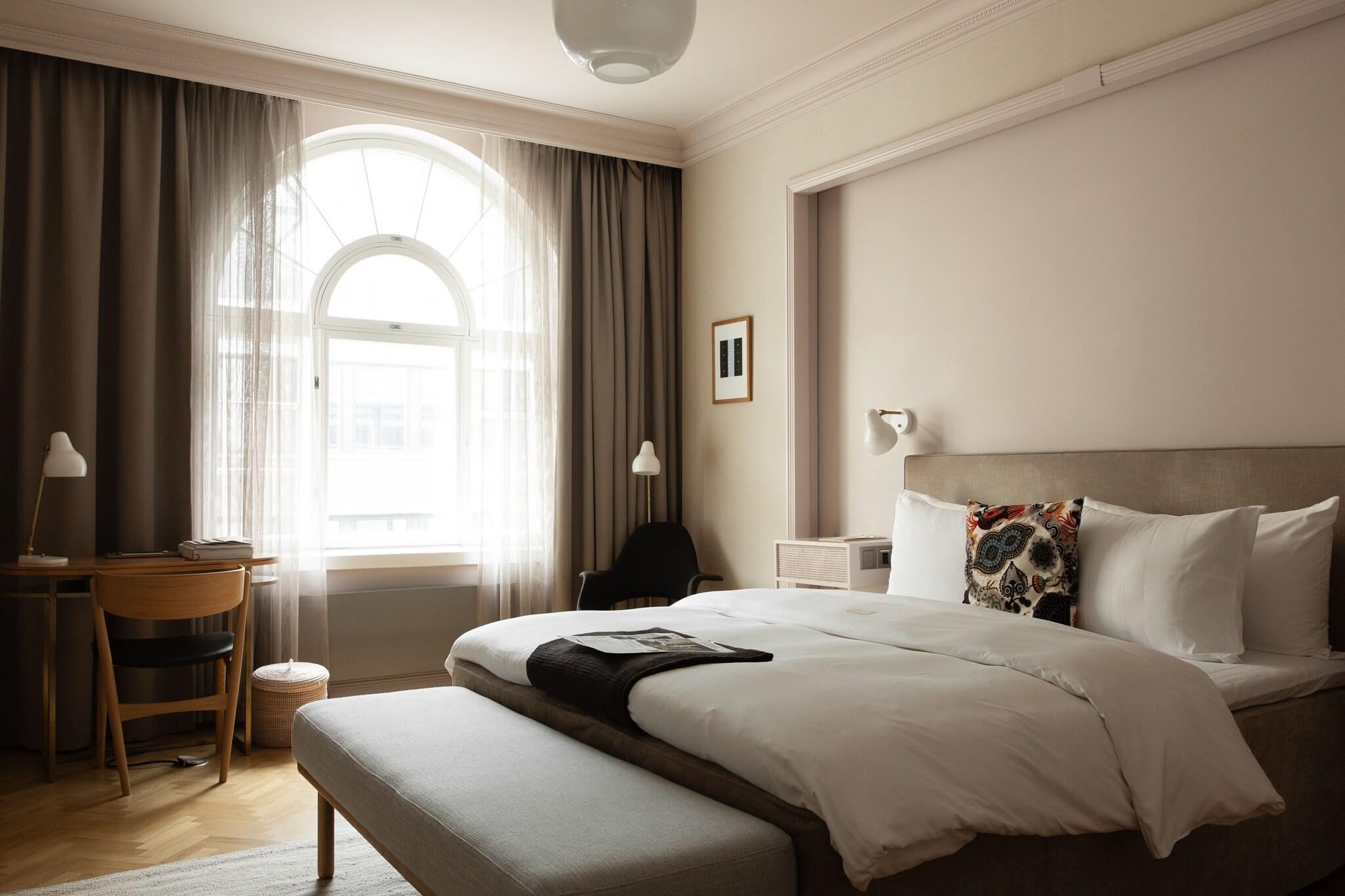 Studio King Size Bed