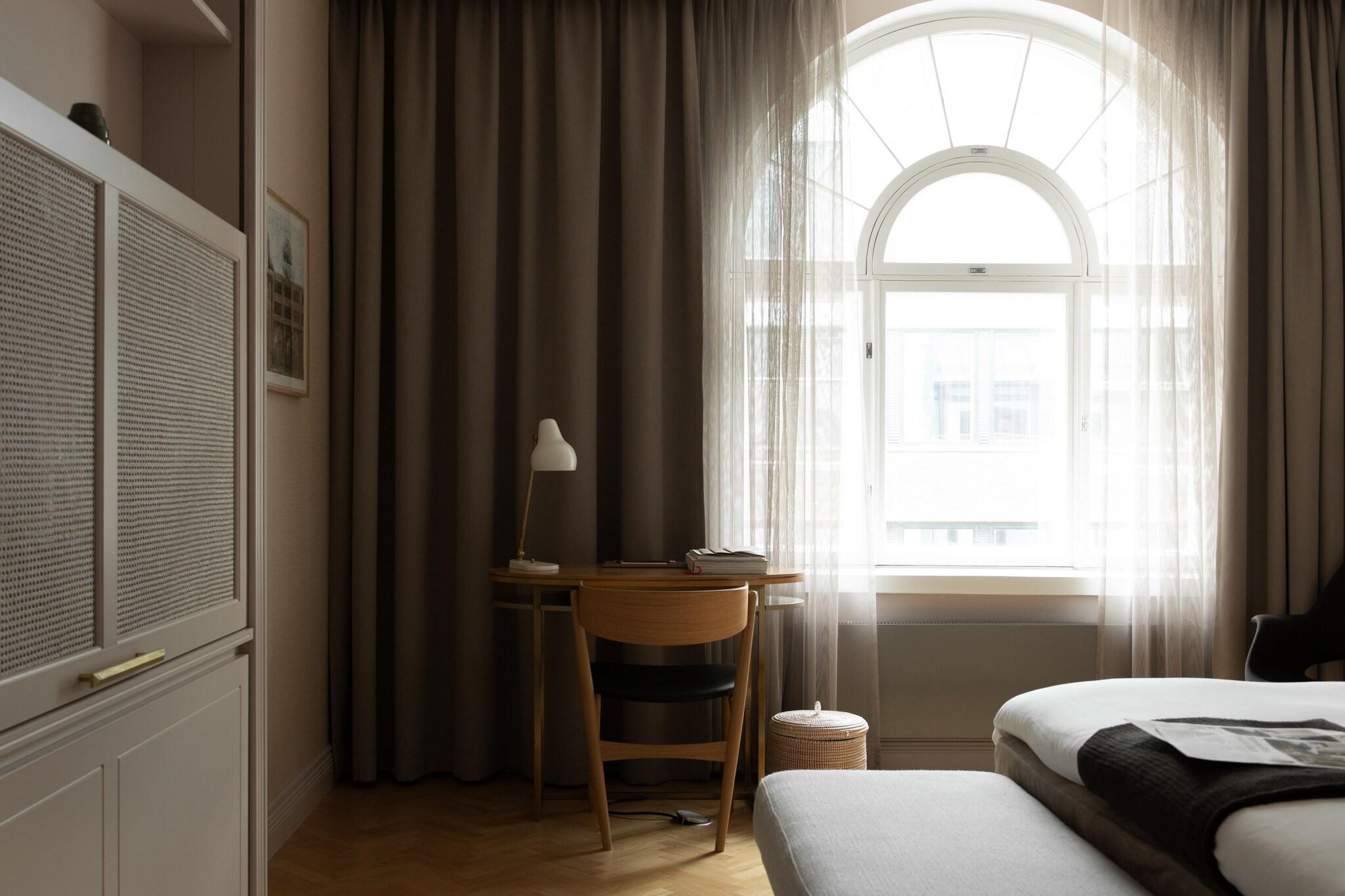 Studio King Size Bed