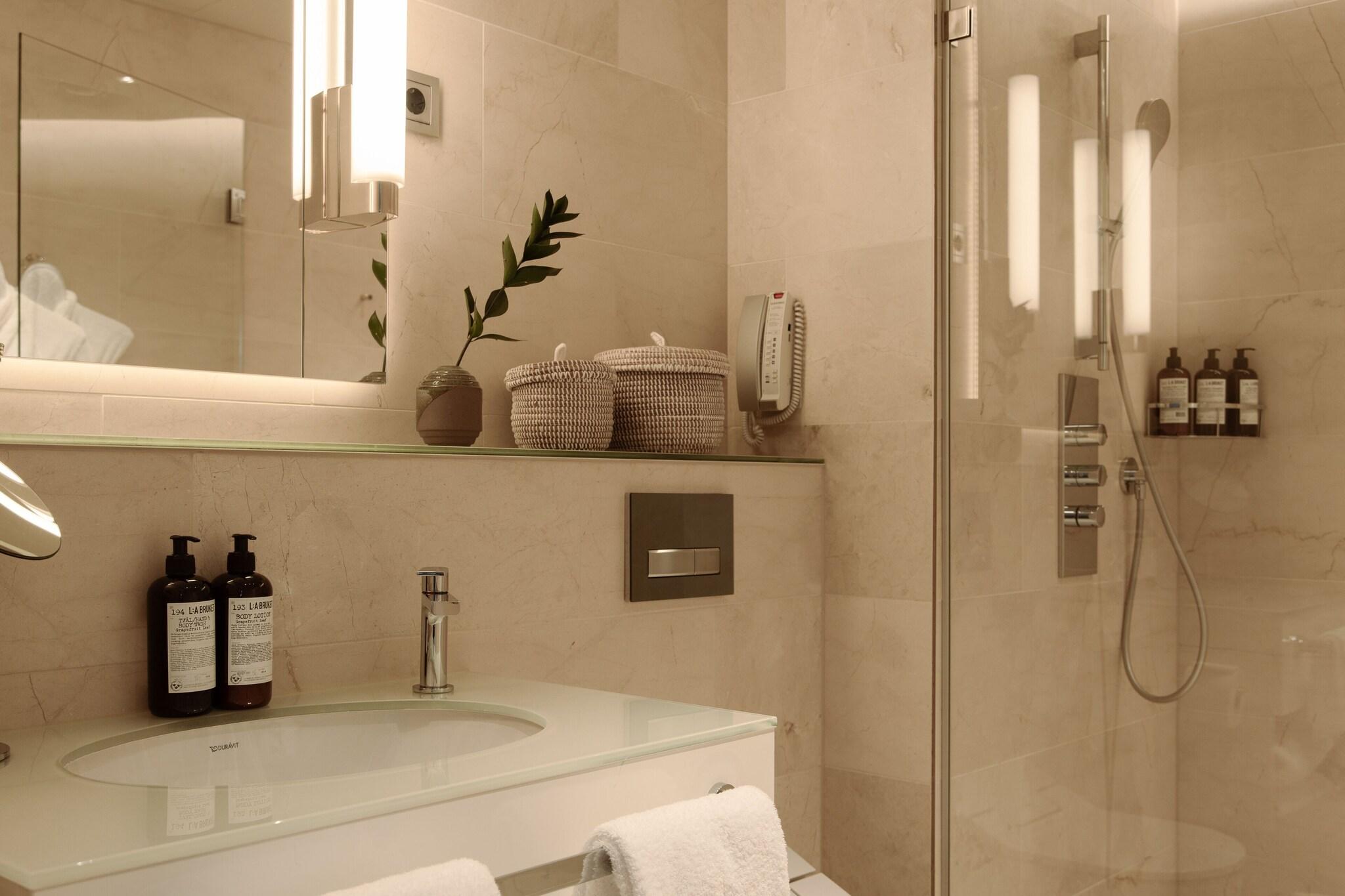 Studio King Size Bed