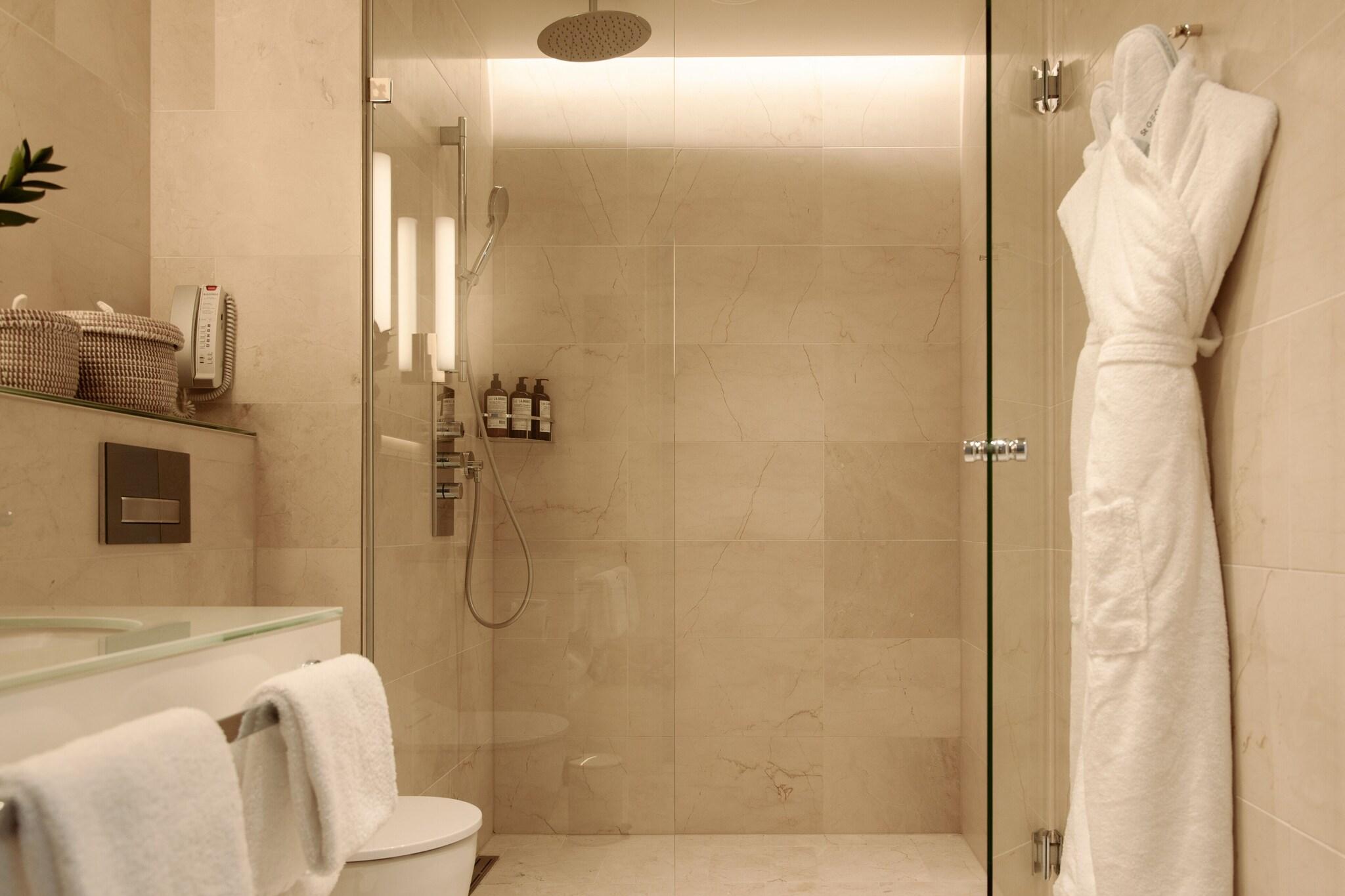 Studio King Size Bed