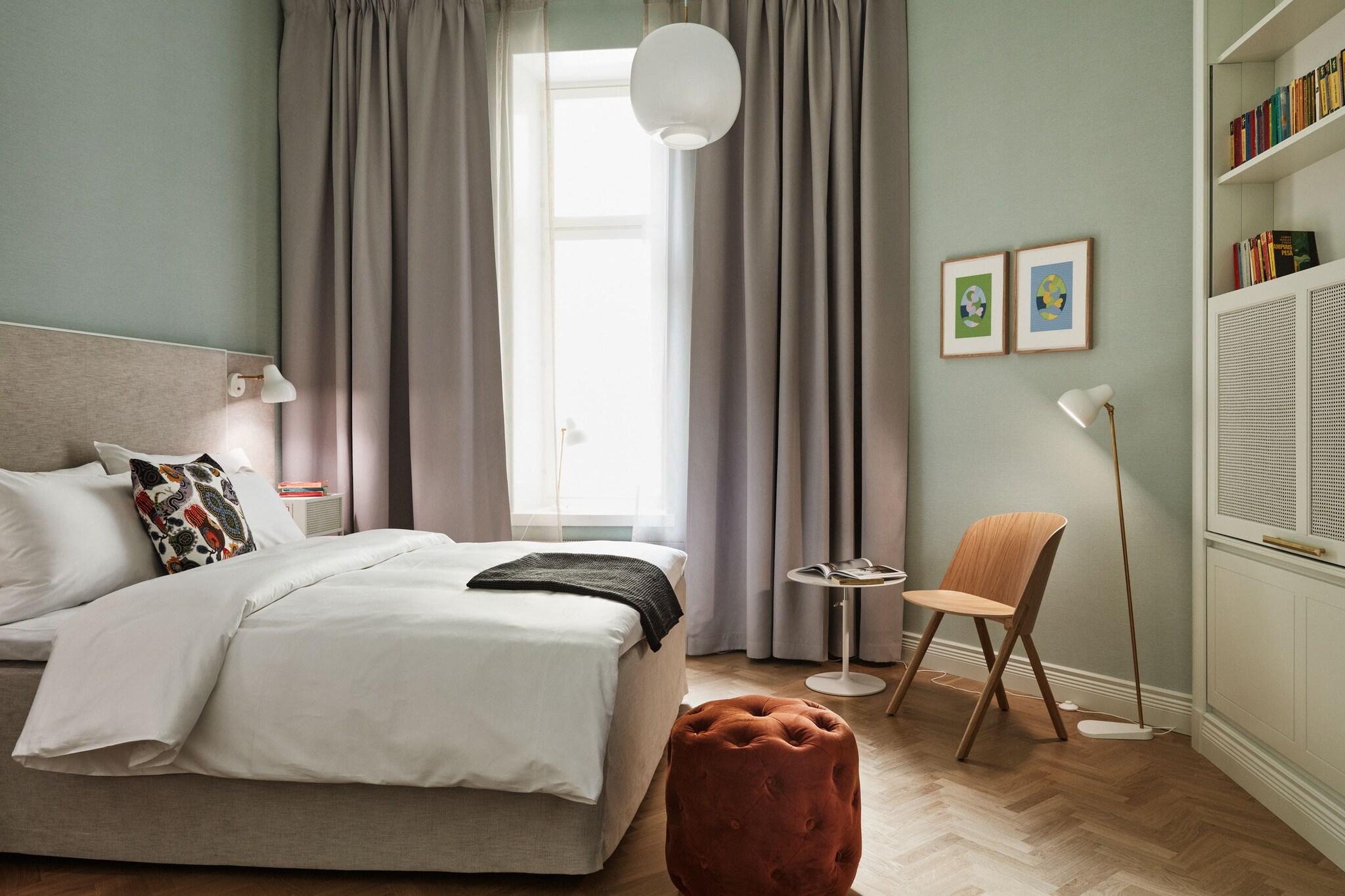 Studio Queen Size Bed