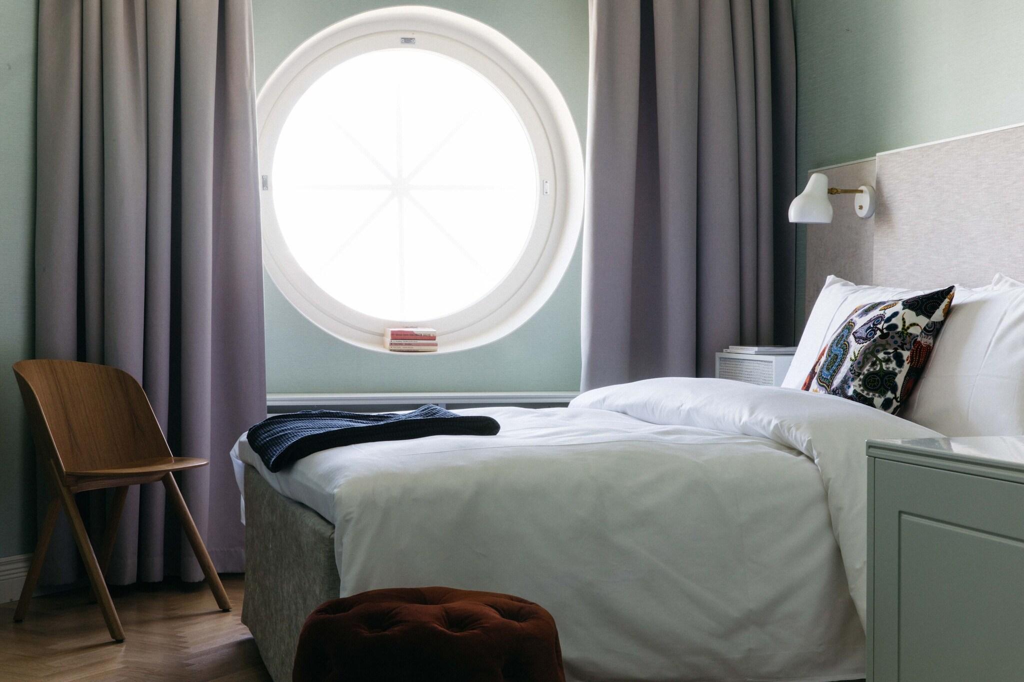 Studio Queen Size Bed