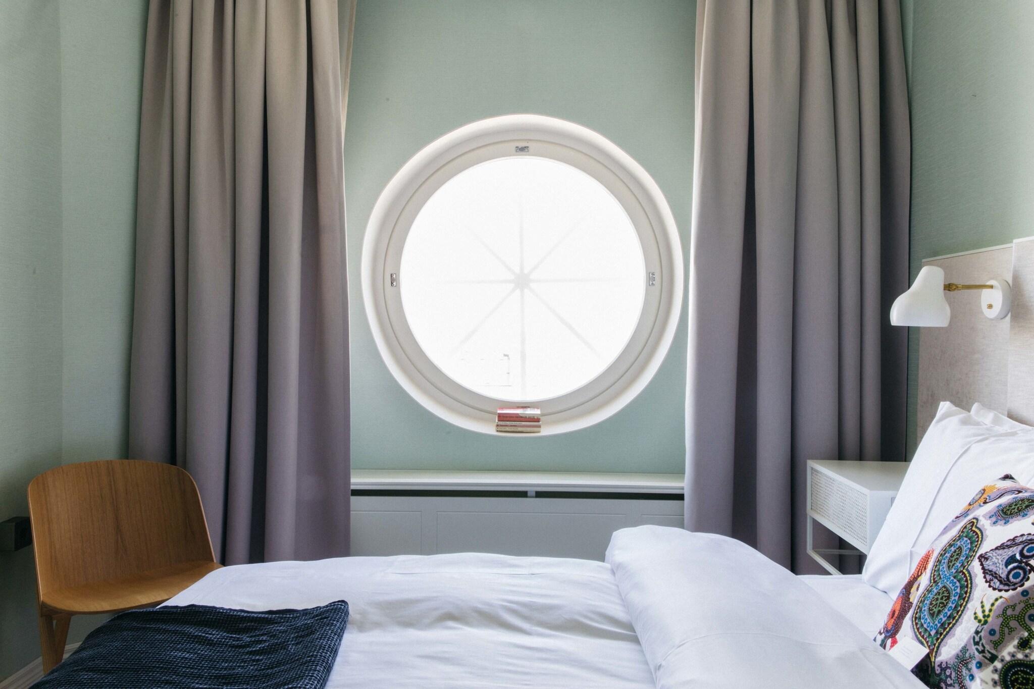 Studio Queen Size Bed