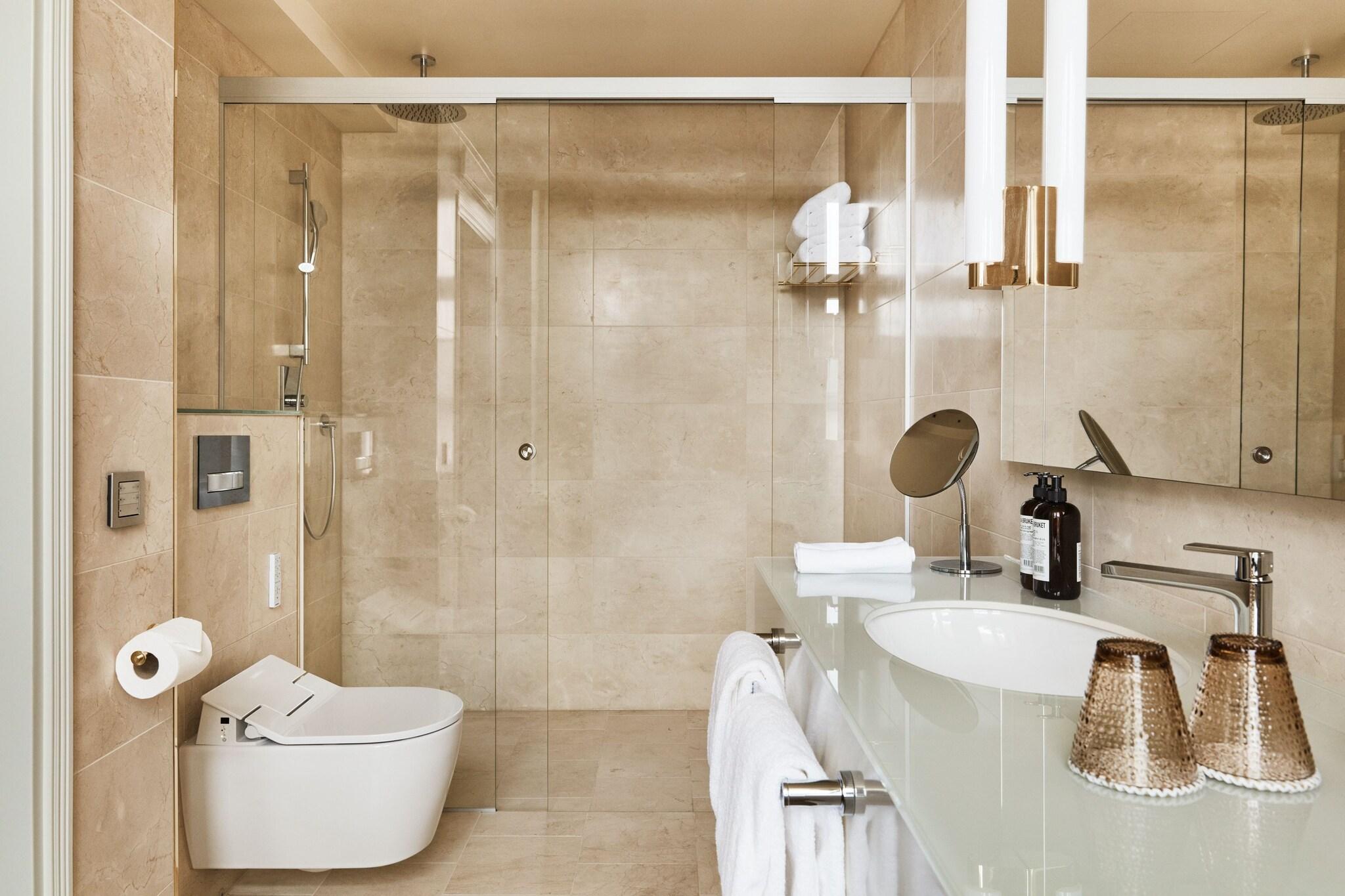 Studio King Size Bed