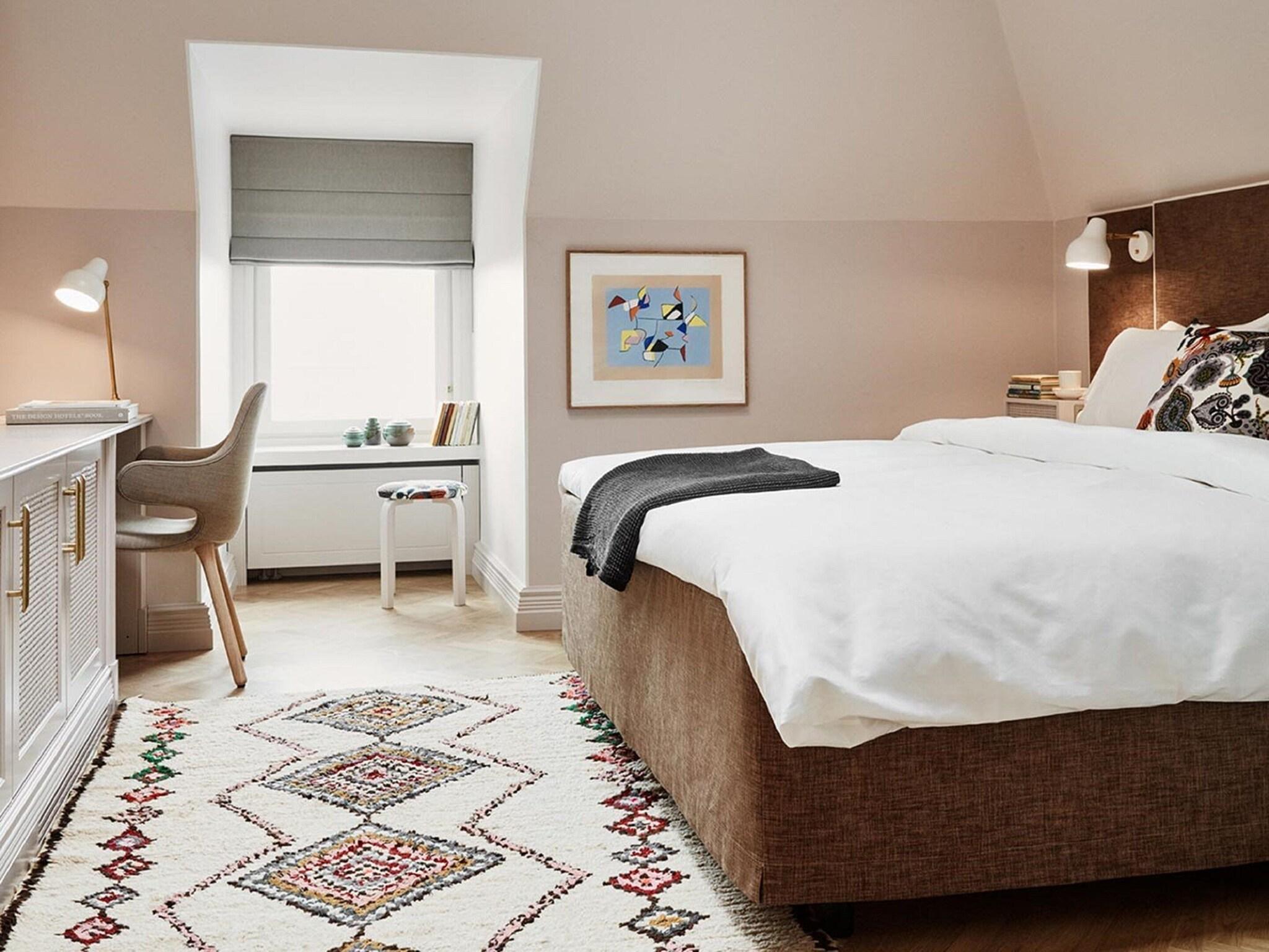 Studio King Size Bed