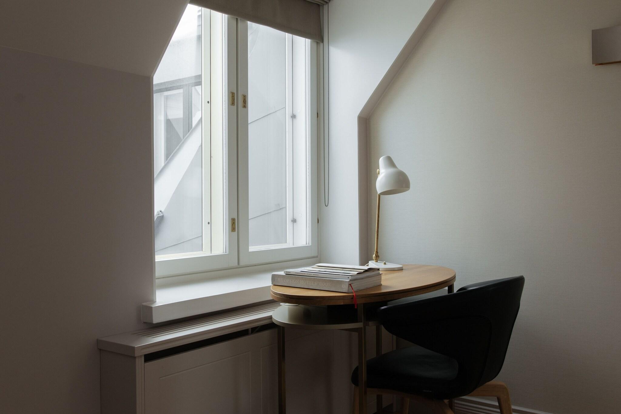 Studio King Size Bed