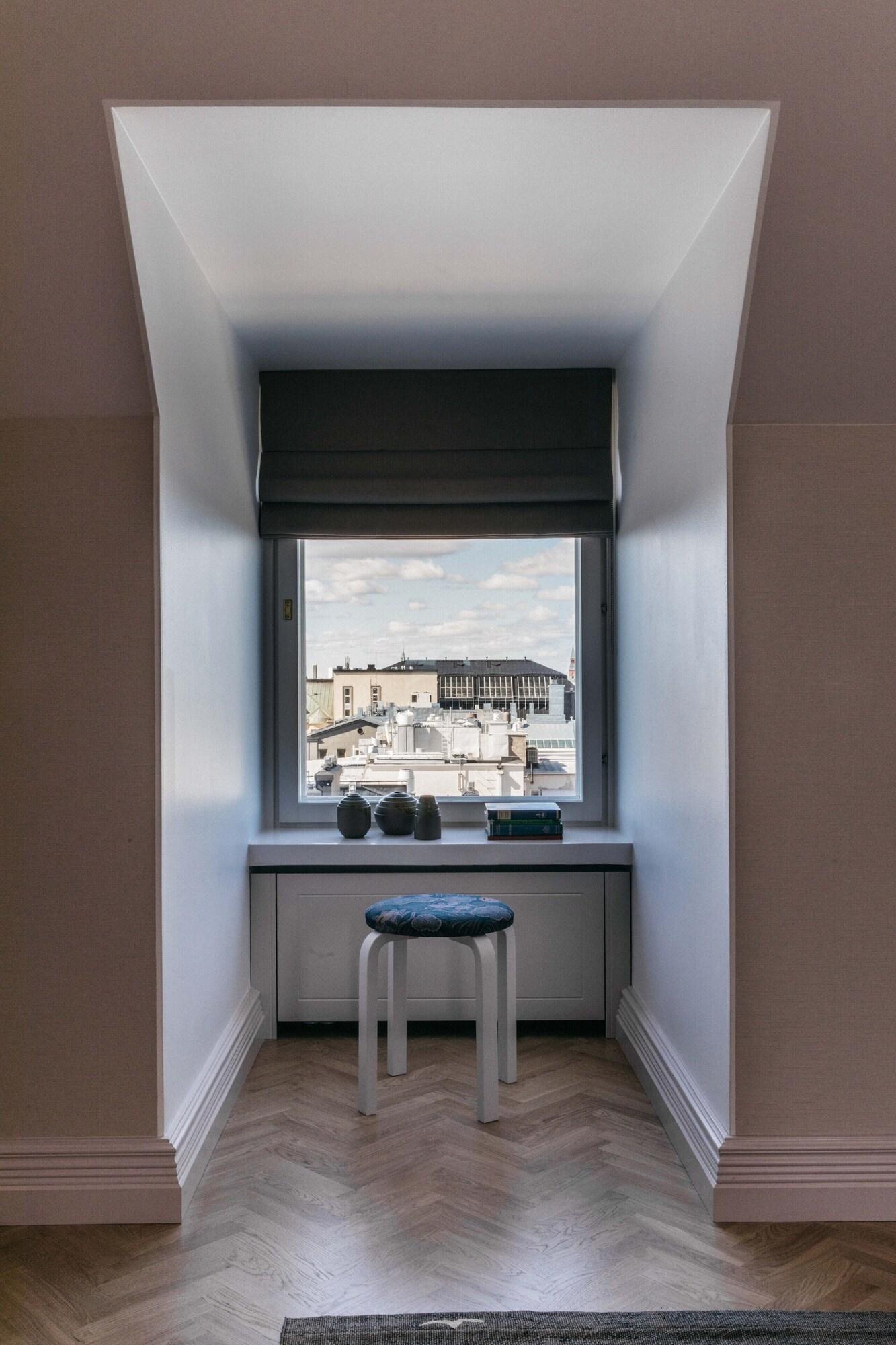 Studio King Size Bed