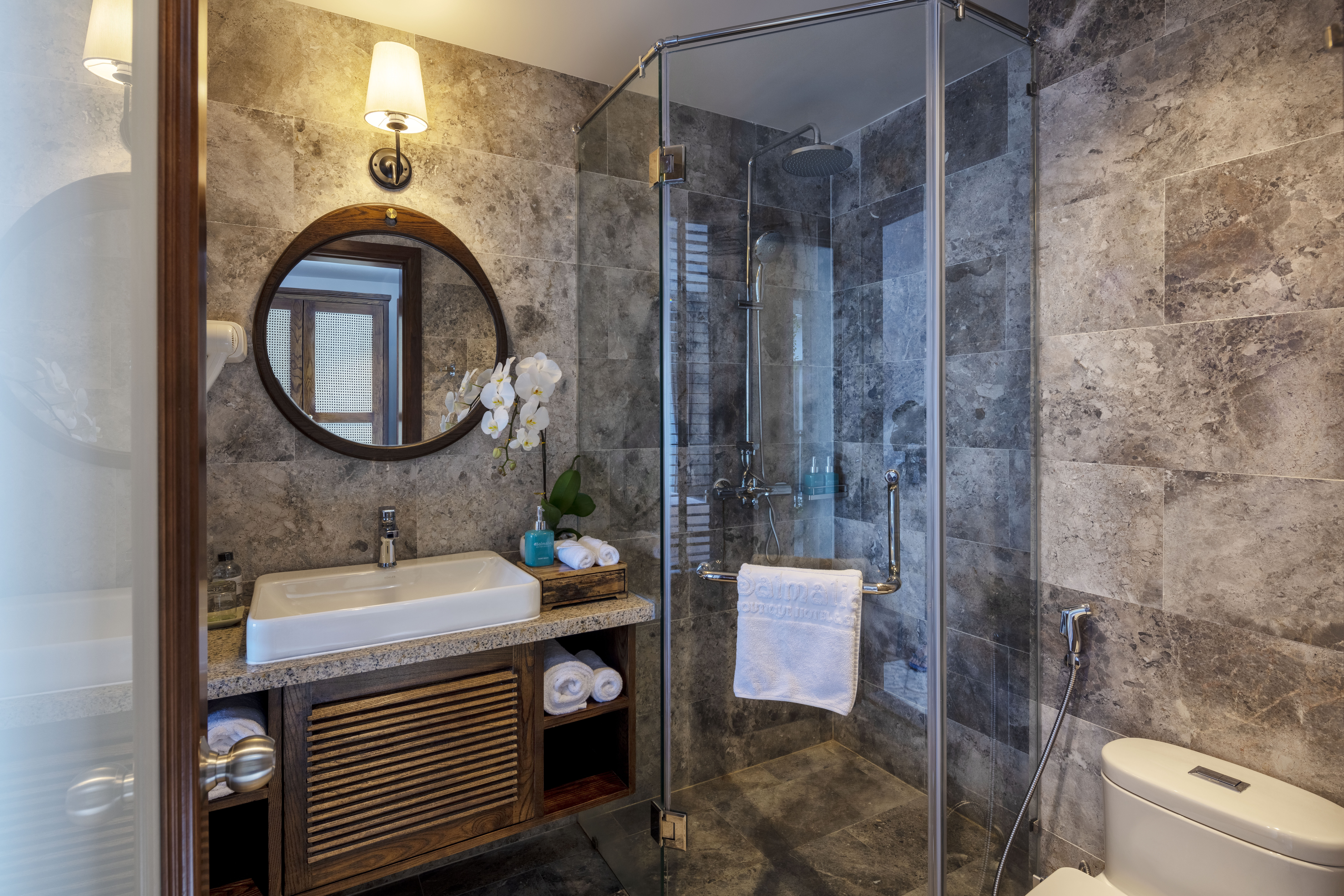 Double Deluxe King Bed