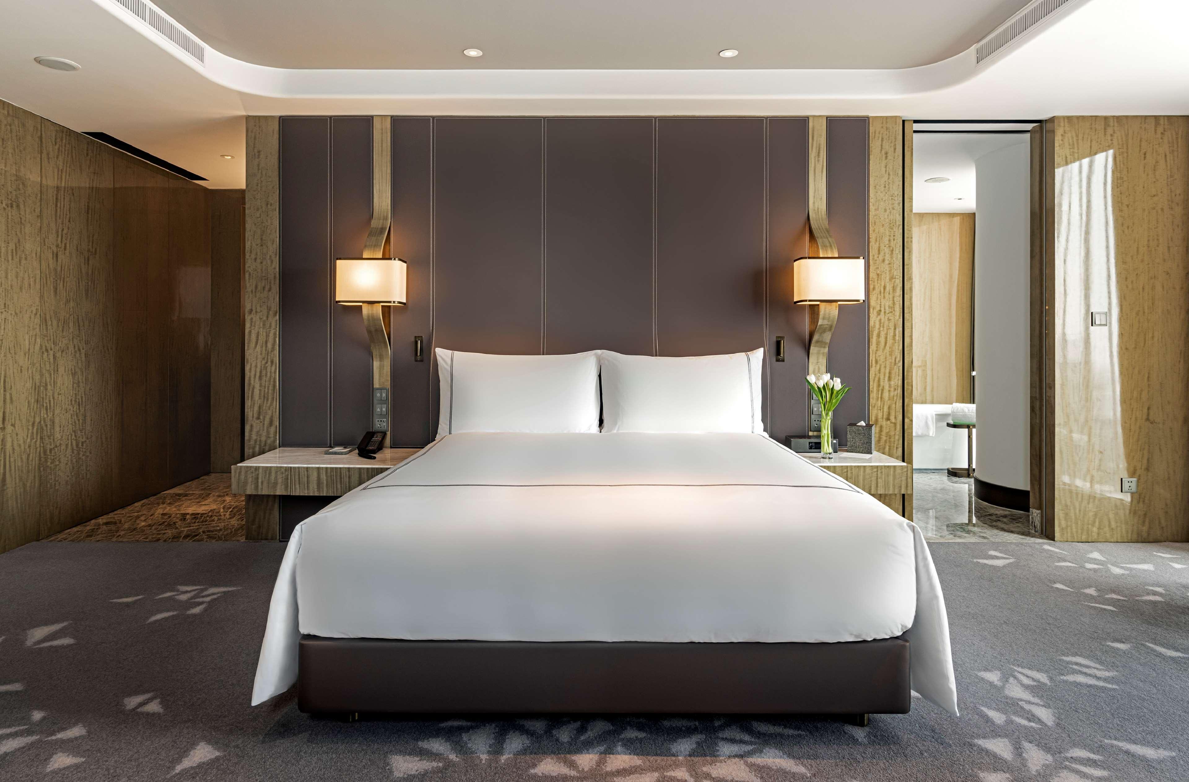 Double Deluxe King Bed