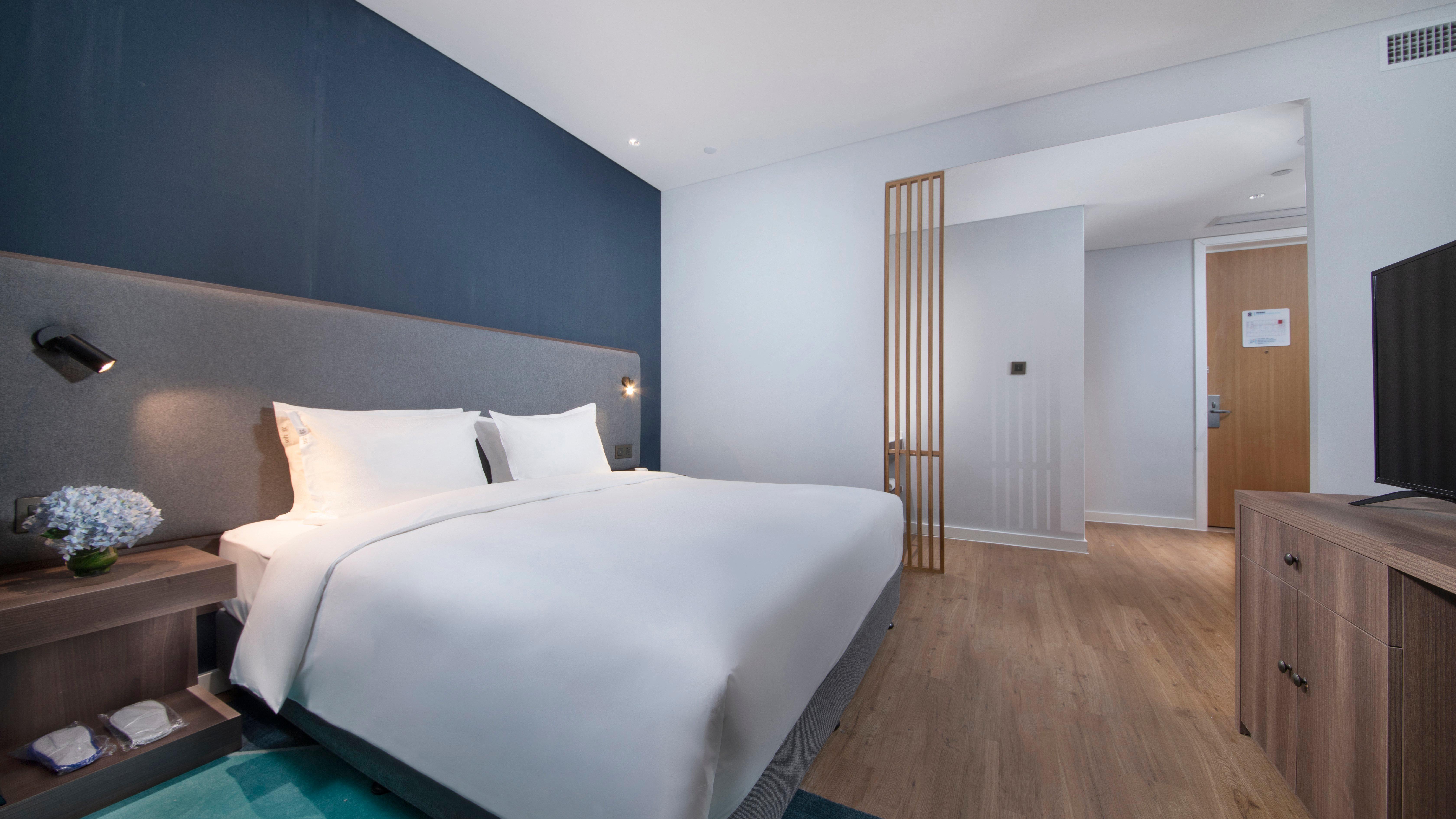 Double King Size Bed