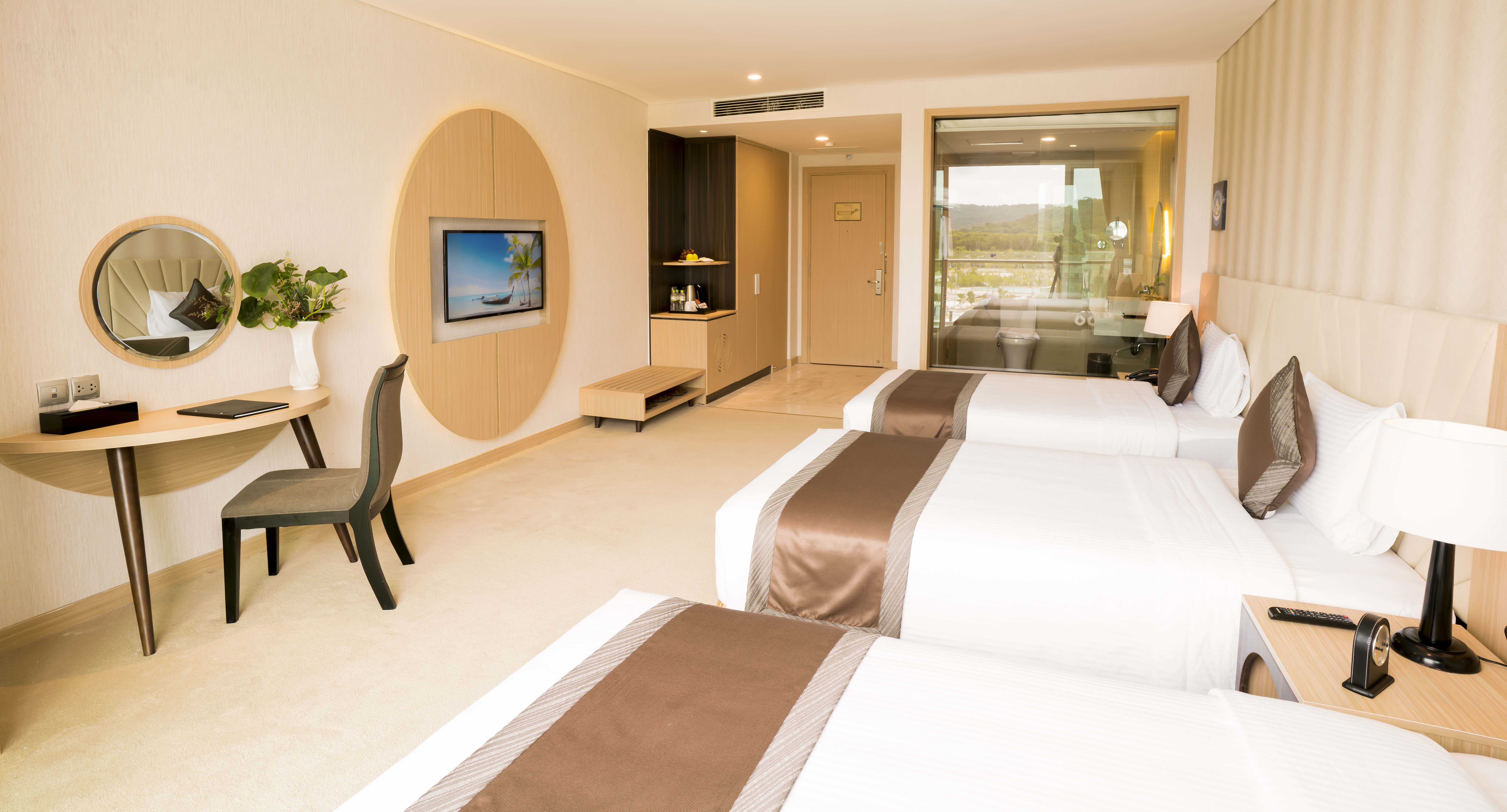 Triple Deluxe Mountain View