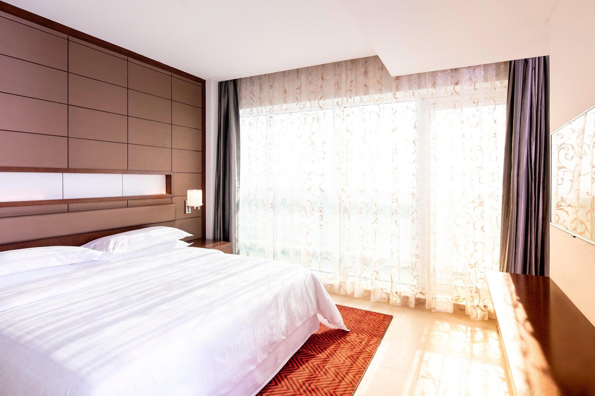 Double Deluxe King Bed