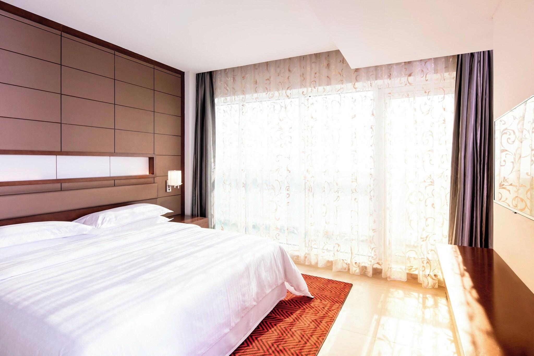 Double Deluxe King Bed