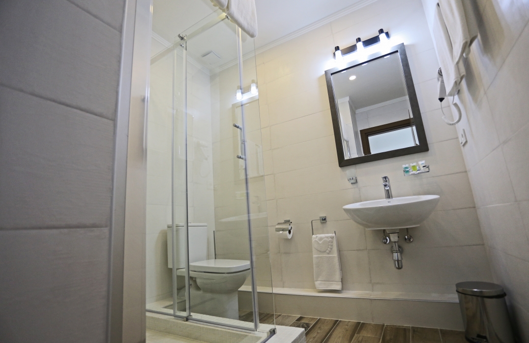 Double Single Executive