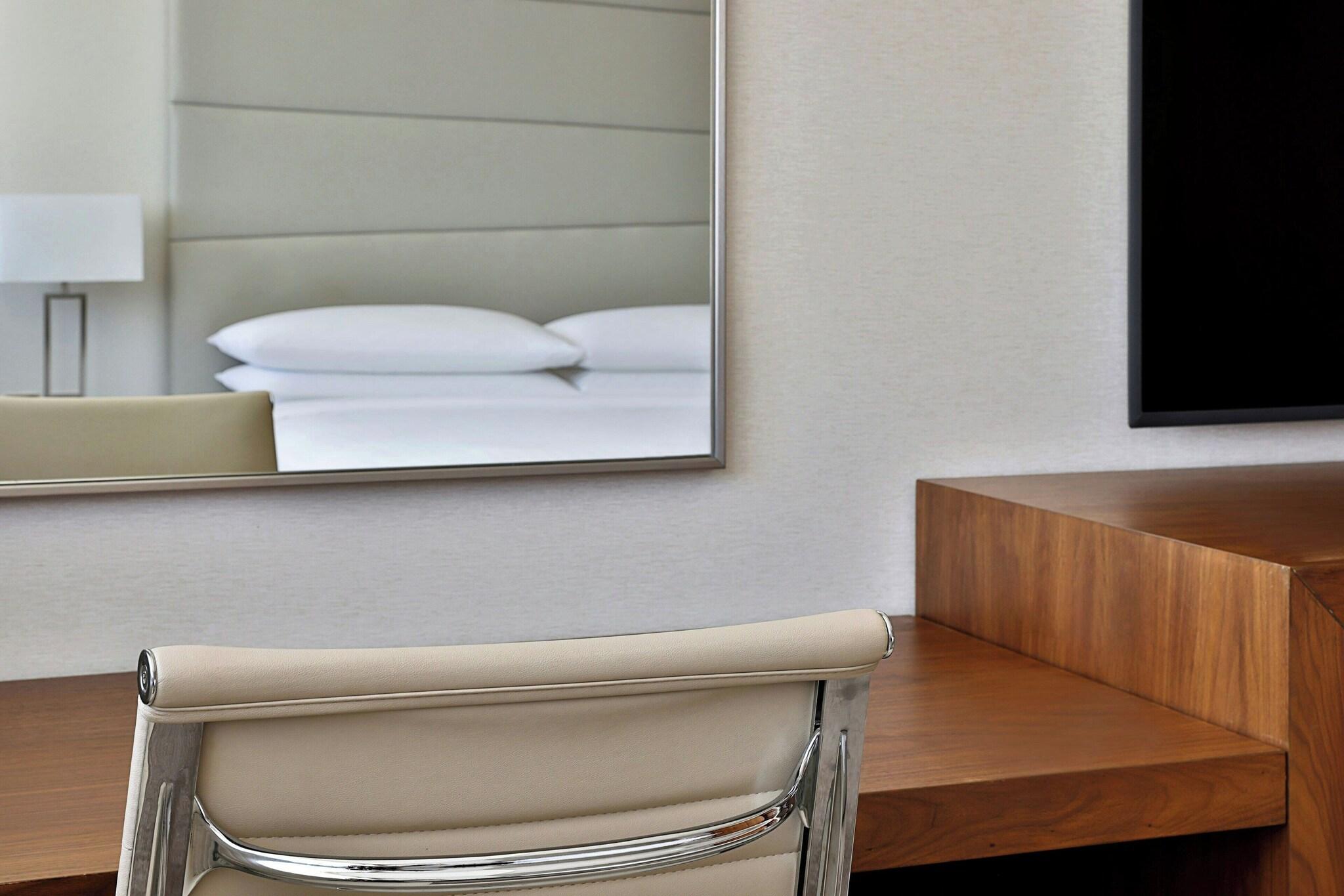 Double Deluxe King Bed