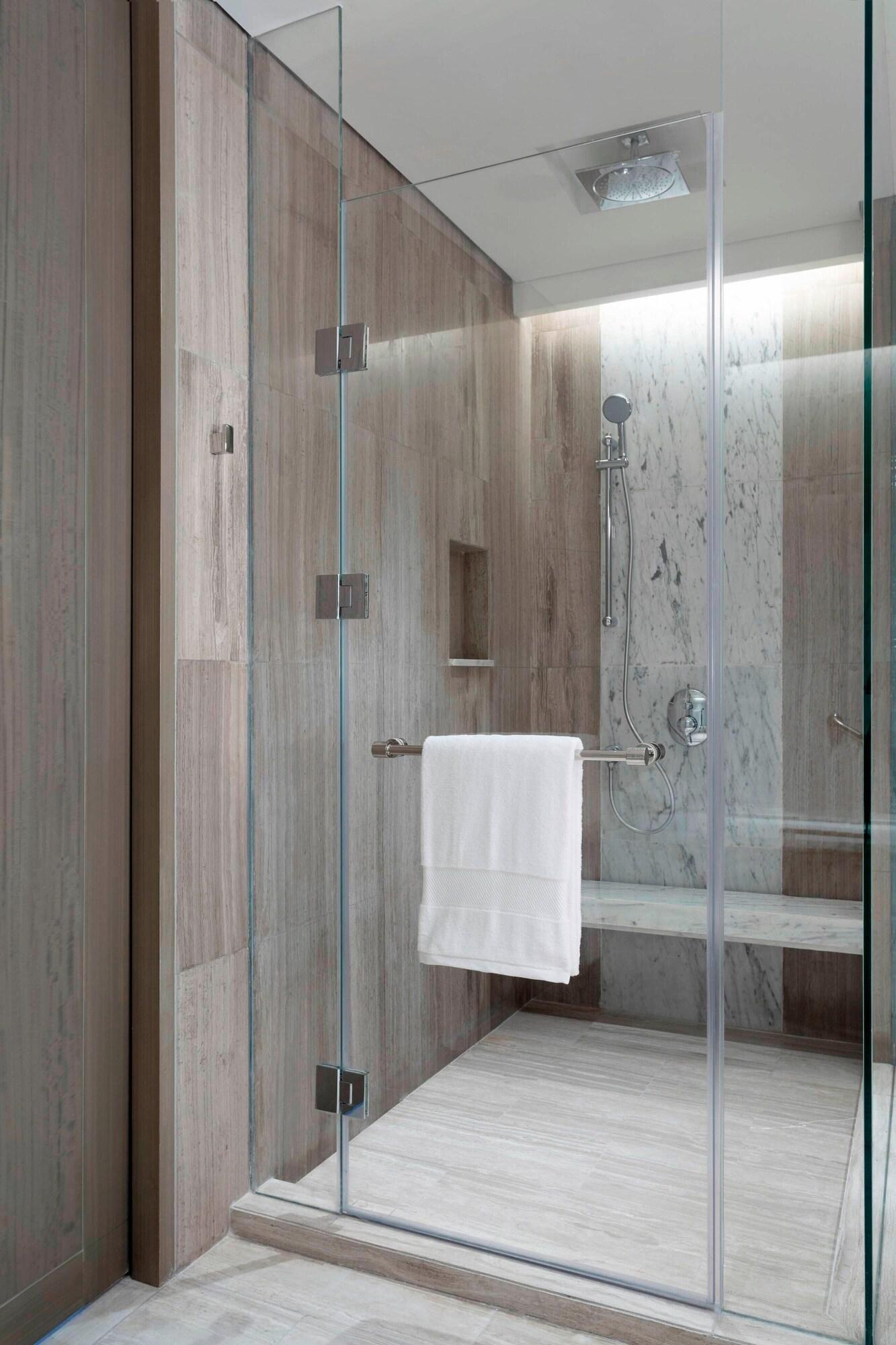 Room Deluxe King Bed