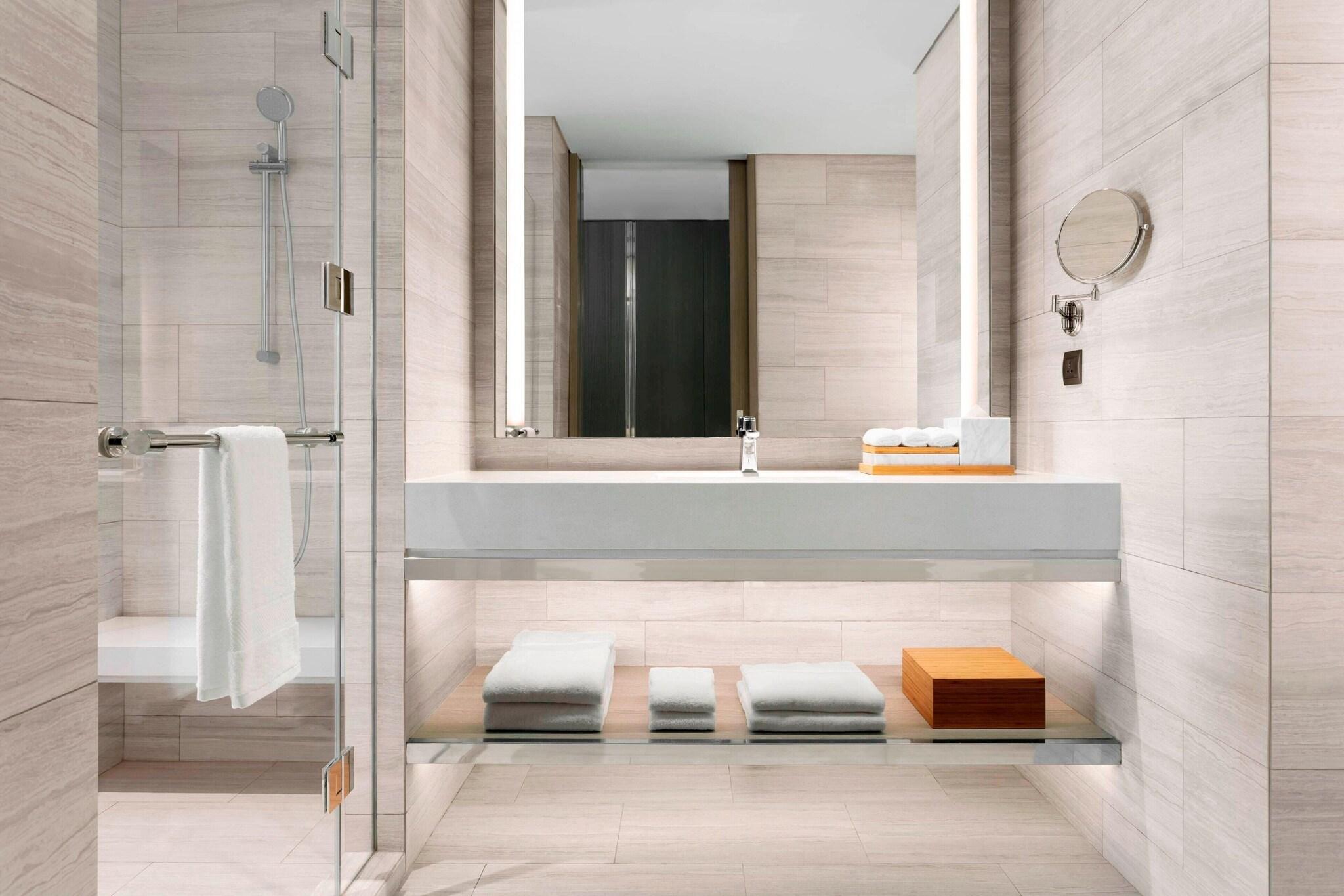 Room Deluxe King Bed