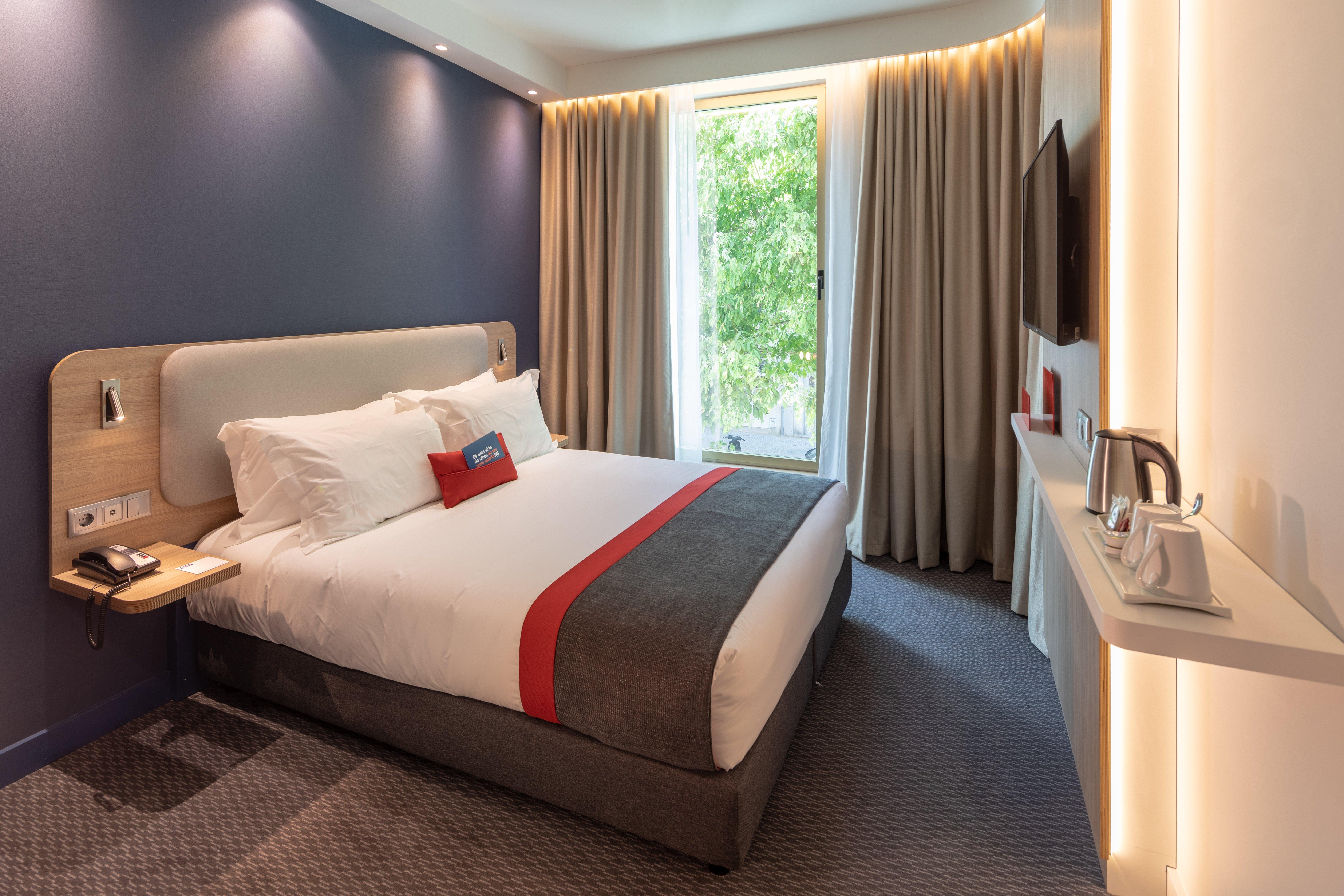 Double Queen Size Bed