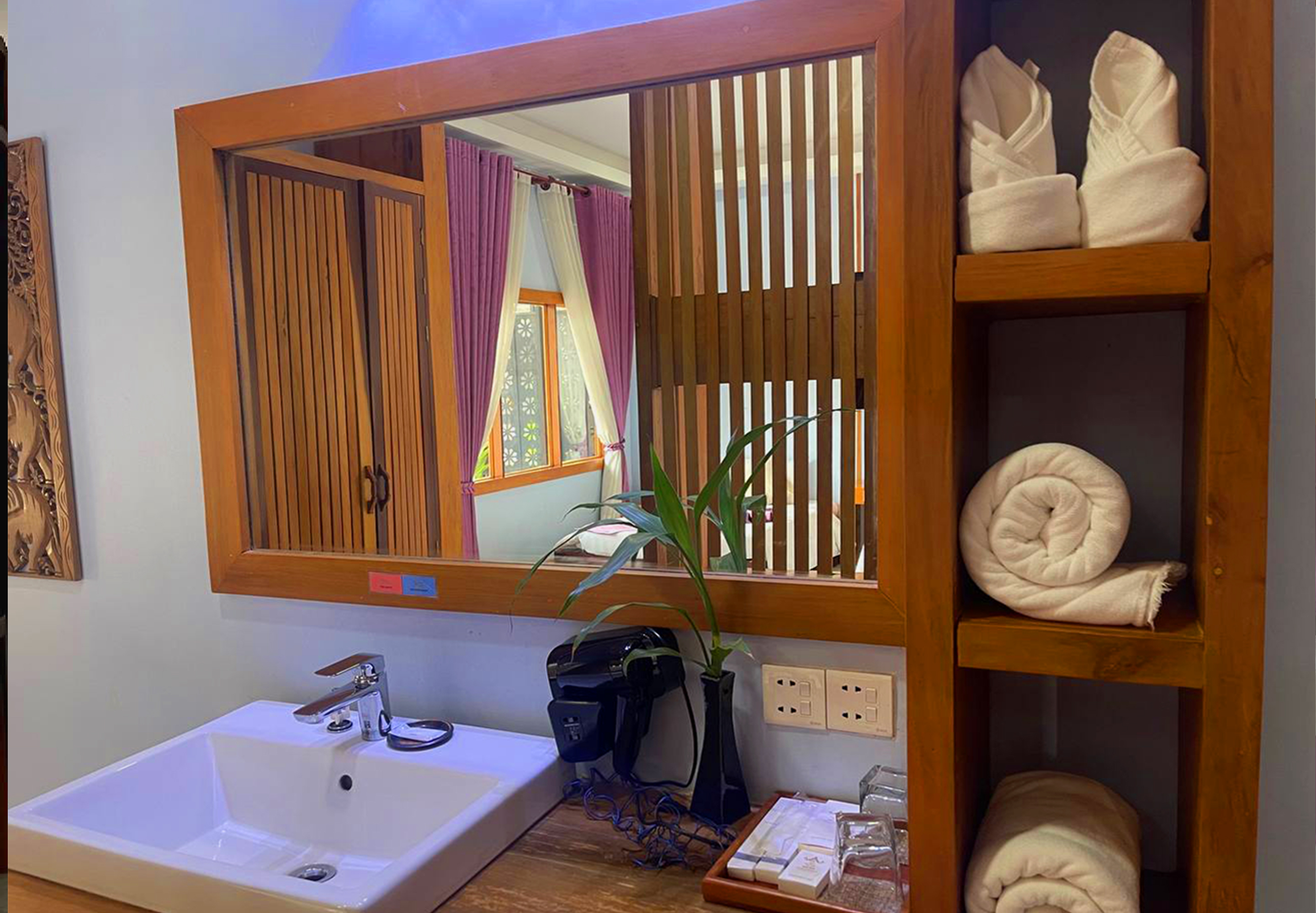 Twin Deluxe Pool View