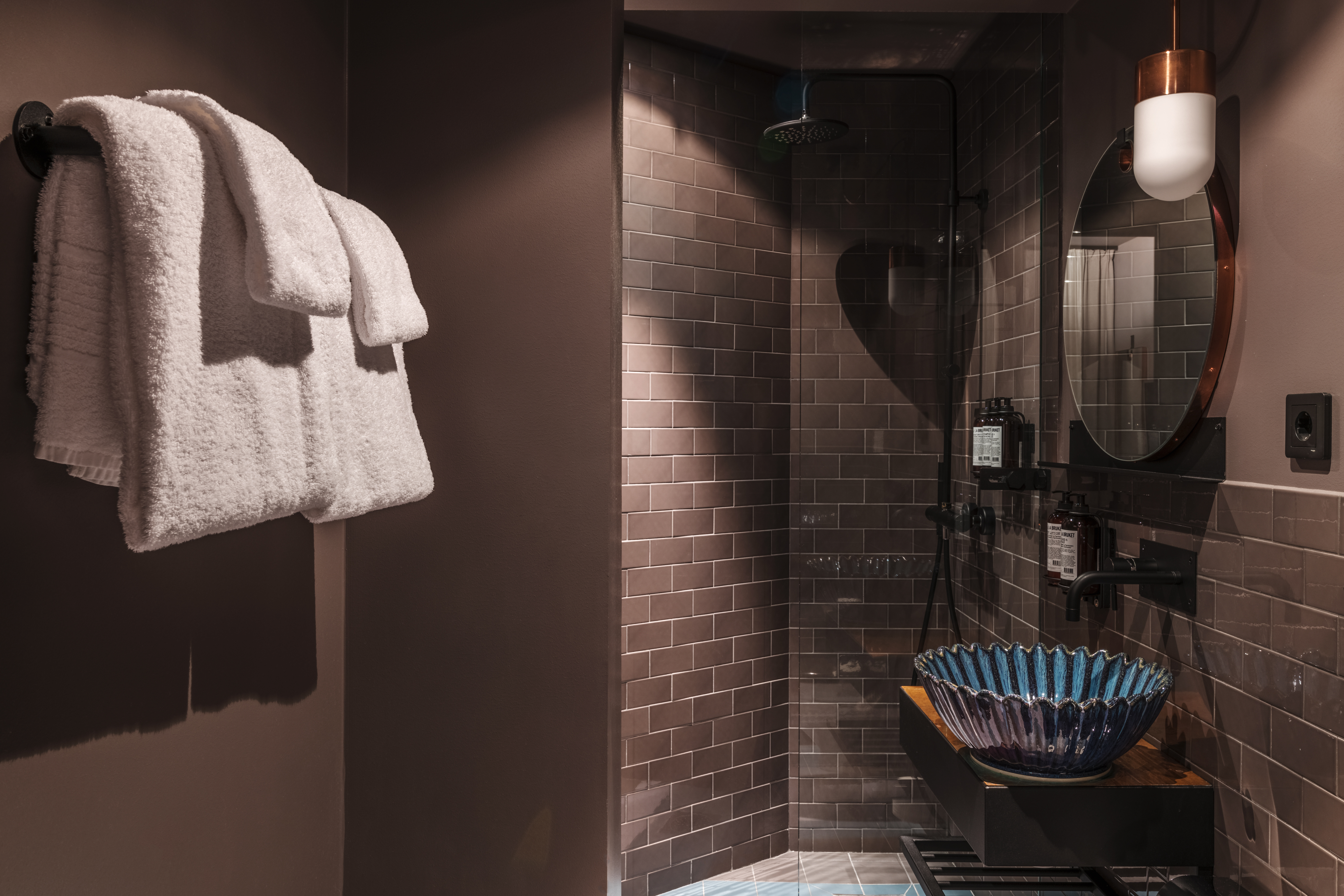 Double Queen Size Bed