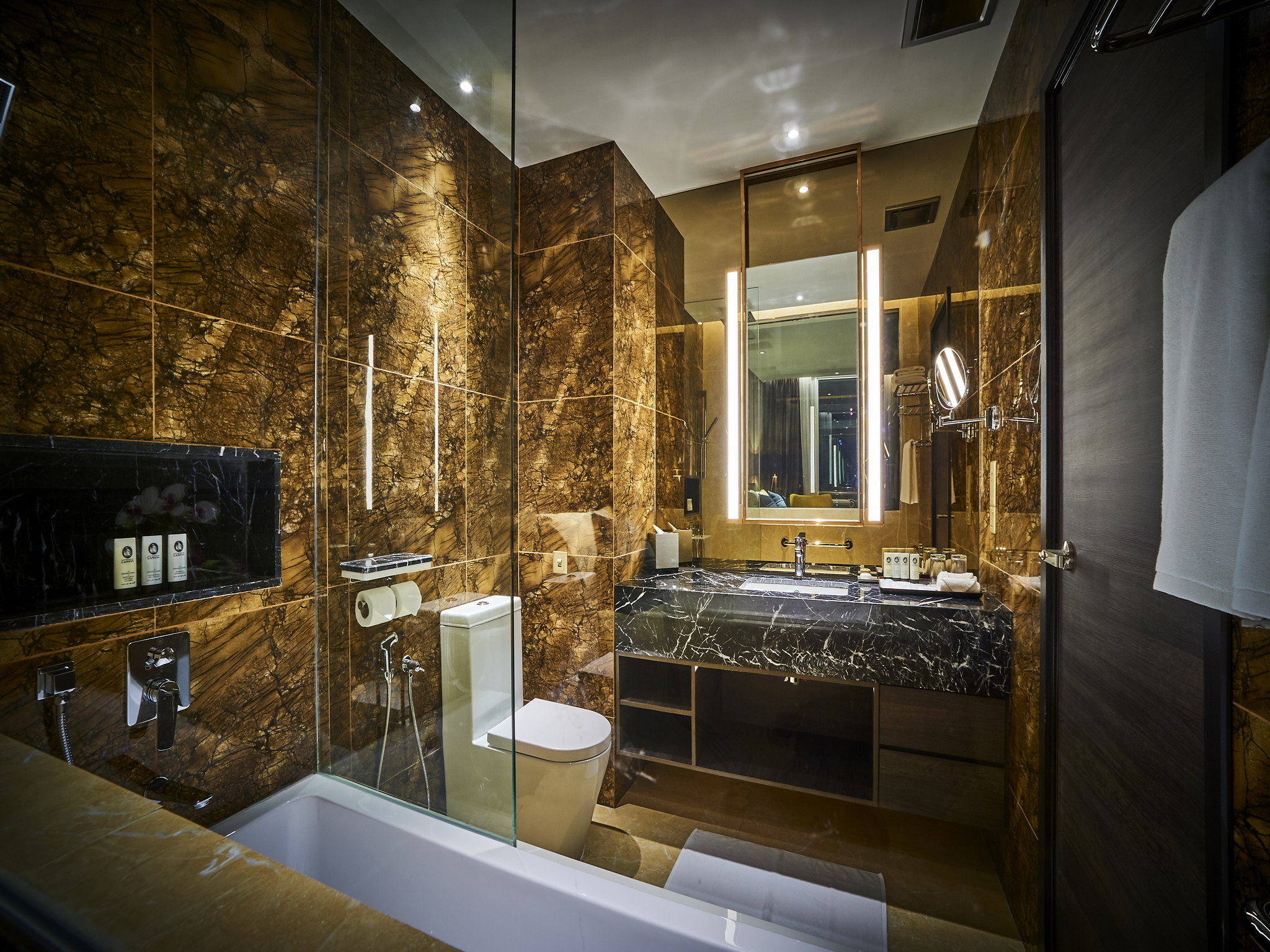 Double Deluxe King Bed