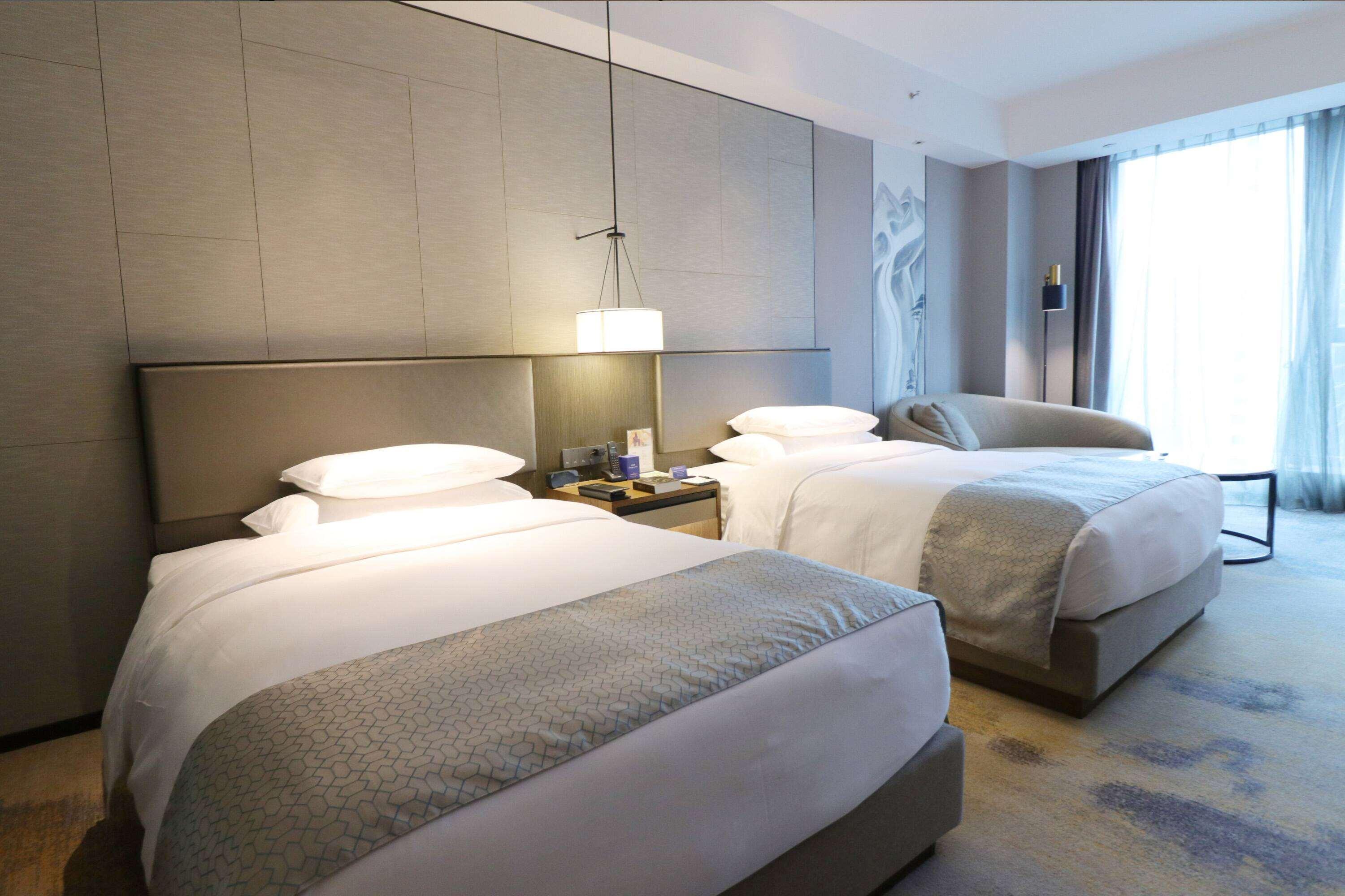 Twin Deluxe City View