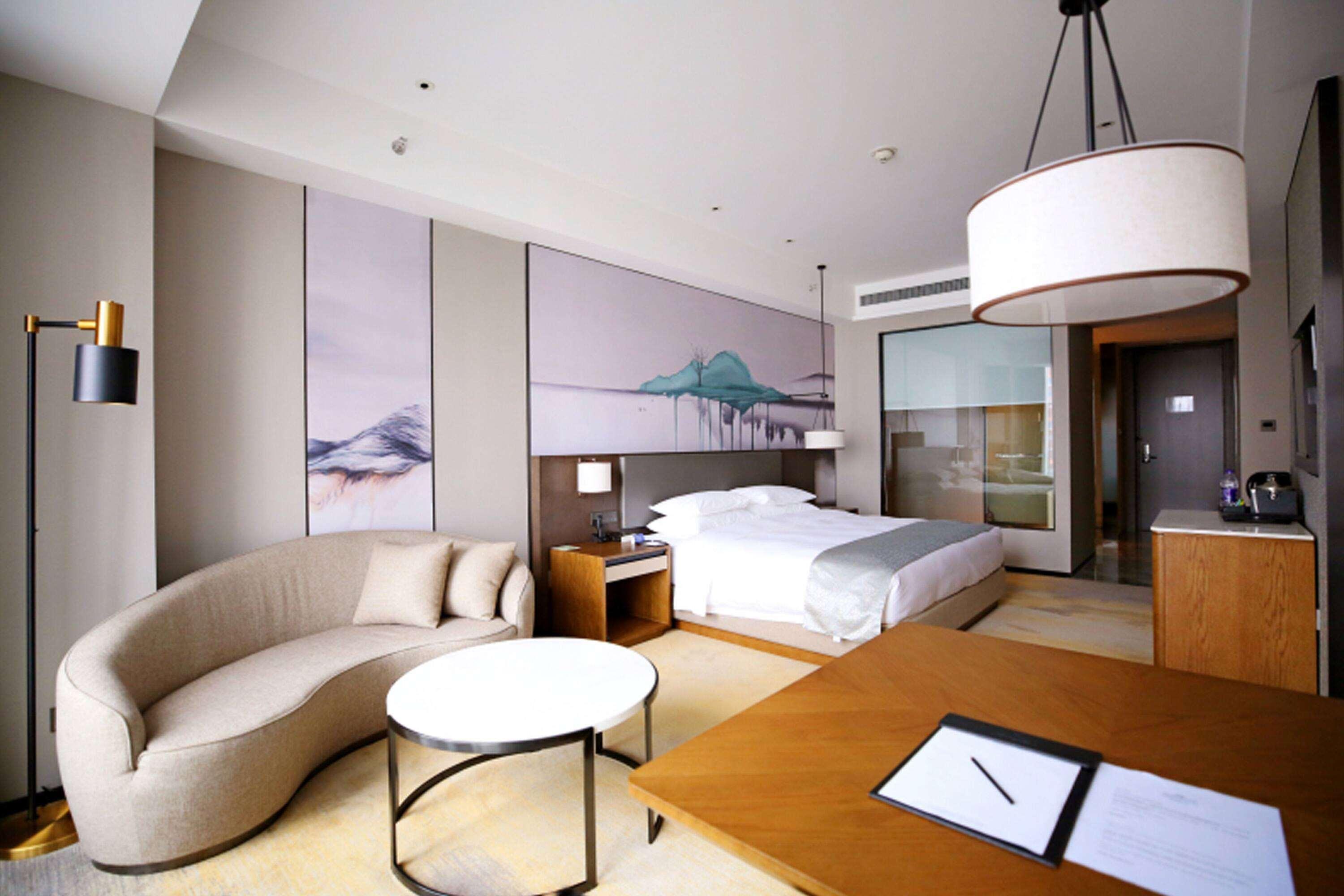 Room Deluxe City View King Bed