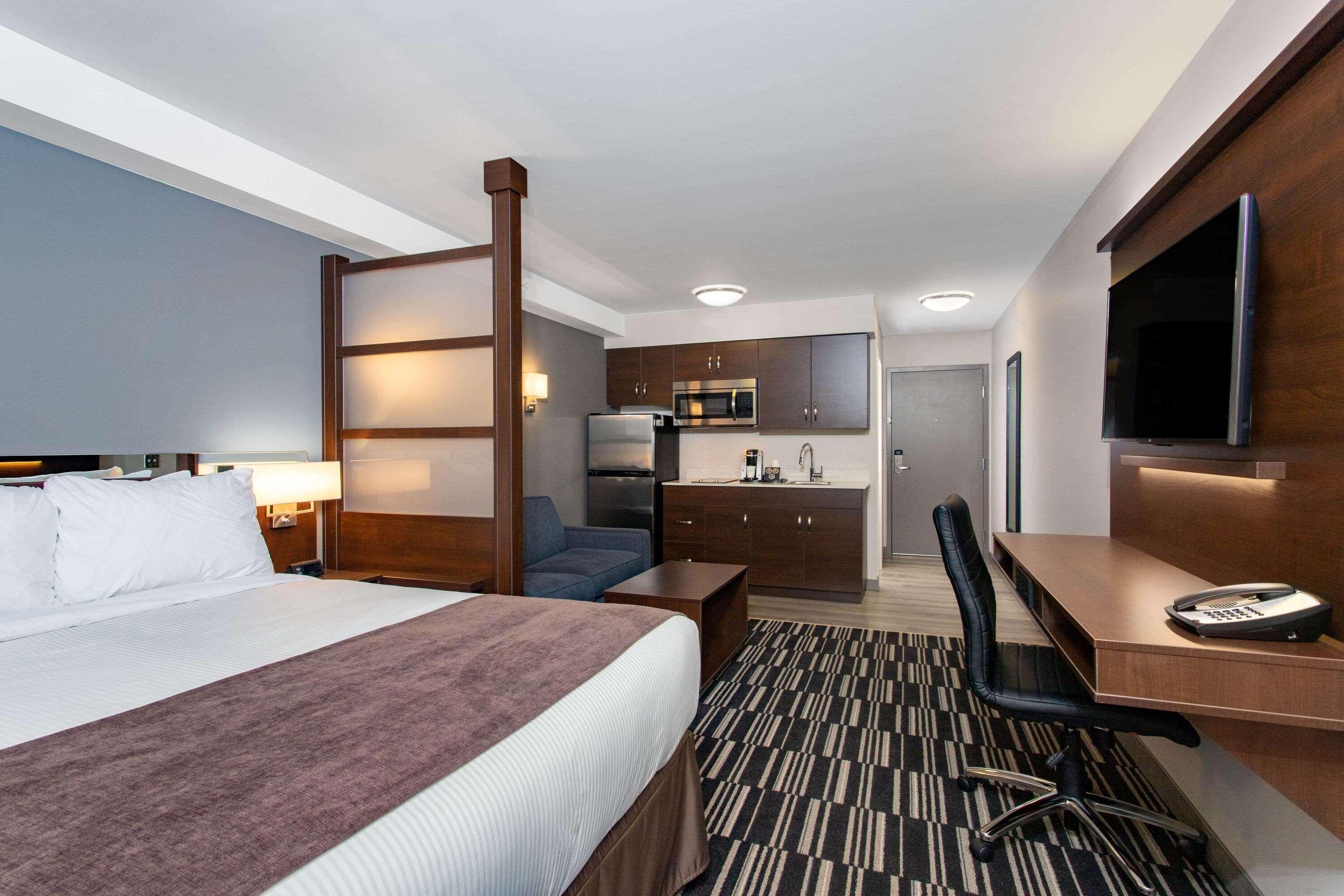 Suite with Kitchenette