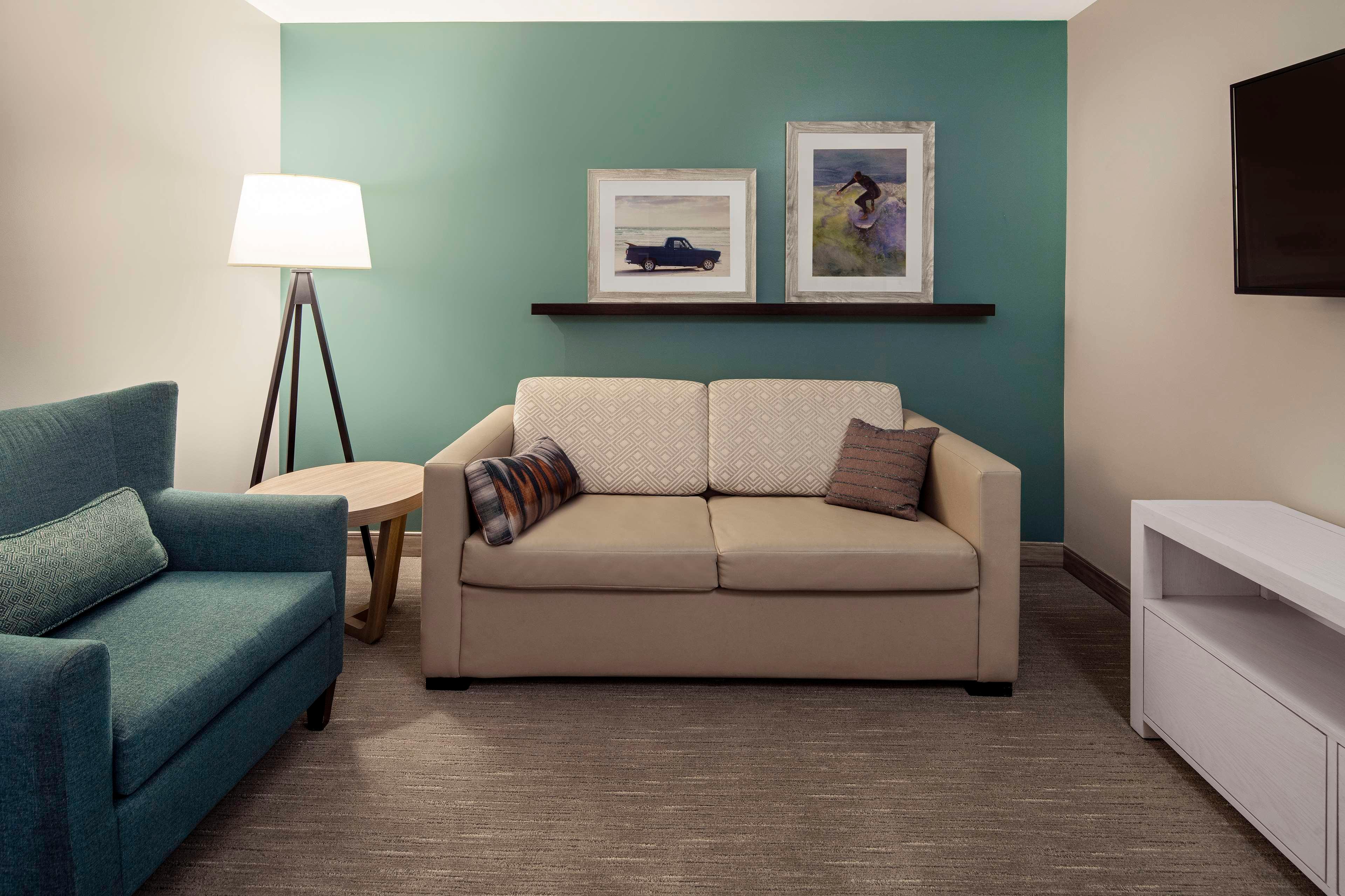 Studio Two Queen Beds