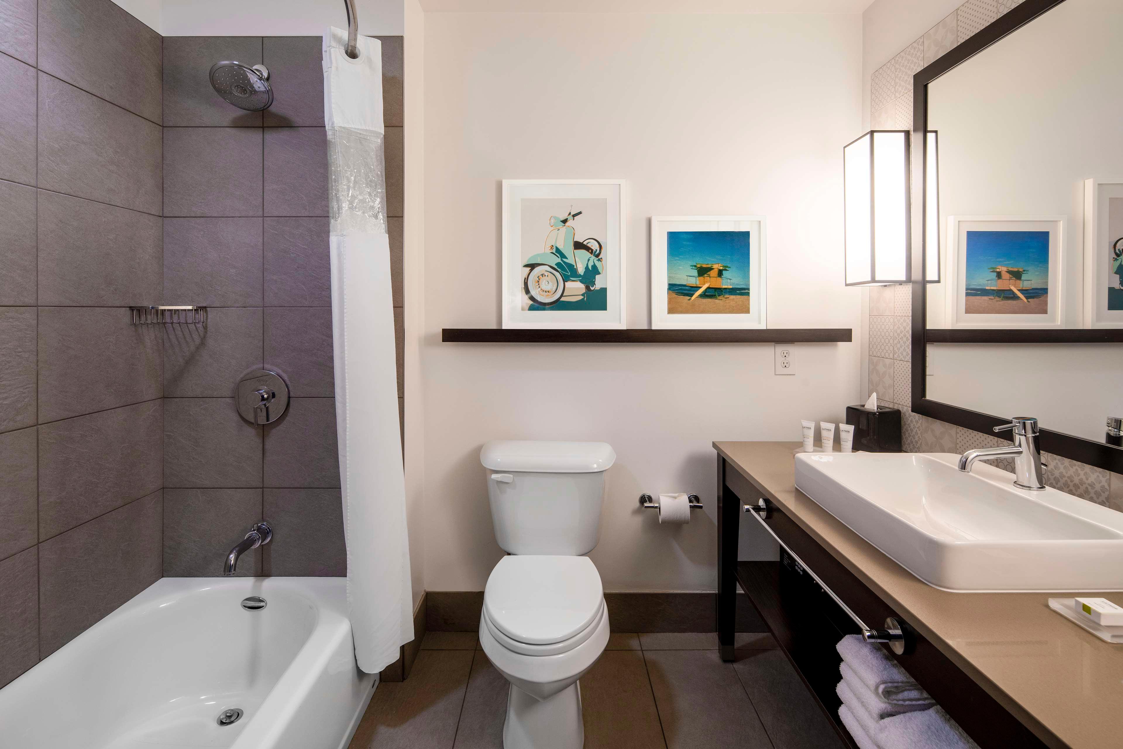 Studio Two Queen Beds